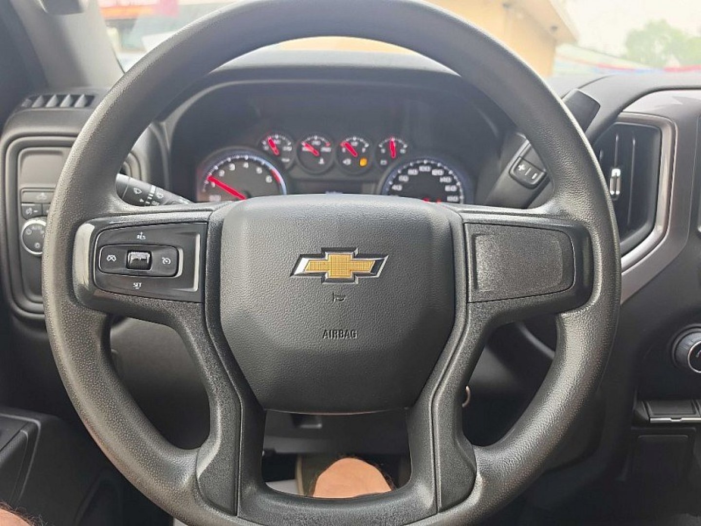 2022 WHITE /BLACK Chevrolet Silverado 1500 Custom Double Cab 2WD (1GCRWBEK9NZ) with an 2.7L L4 DOHC 16V TURBO engine, 6A transmission, located at 3304 Woodville Road, Northwood, OH, 43619, (419) 210-8019, 41.612694, -83.480743 - Your #1 Destination for Auto Loans and mdash;No Matter Your Credit!At our dealership, we believe everyone deserves the opportunity to drive their dream car and mdash;whether you have good credit, bad credit, or no credit at all. With a wide selection of hundreds of cars, trucks, and SUVs, you'll fin- Photo#17