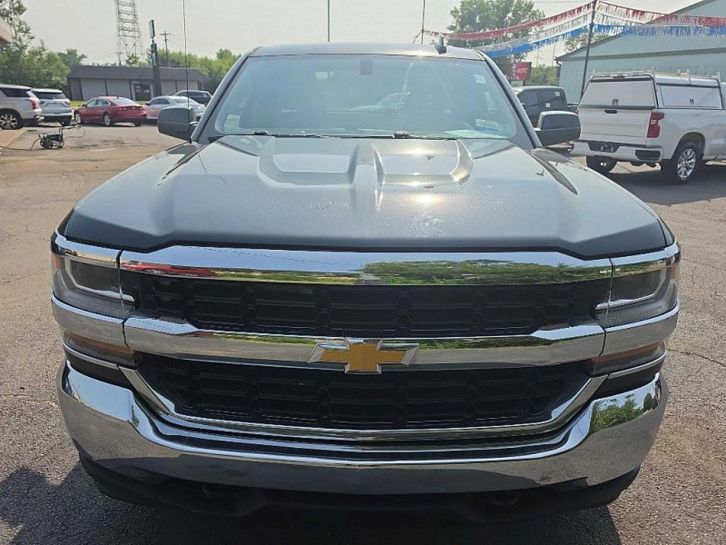 2017 GRAY /BLACK Chevrolet Silverado 1500 LT Double Cab 4WD (1GCVKREC8HZ) with an 5.3L V8 OHV 16V engine, 6A transmission, located at 3304 Woodville Road, Northwood, OH, 43619, (419) 210-8019, 41.612694, -83.480743 - Your #1 Destination for Auto Loans and mdash;No Matter Your Credit!At our dealership, we believe everyone deserves the opportunity to drive their dream car and mdash;whether you have good credit, bad credit, or no credit at all. With a wide selection of hundreds of cars, trucks, and SUVs, you'll fin- Photo#7