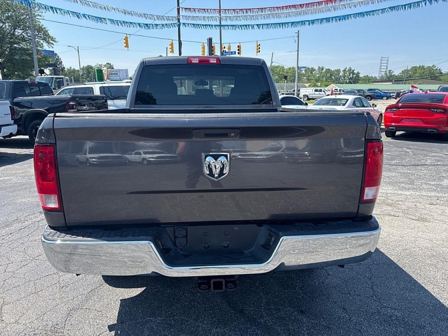 2015 GRAY /BLACK / GREY RAM 1500 Tradesman Quad Cab 2WD (1C6RR6FT0FS) with an 5.7L V8 OHV 16V engine, 6-Speed Automatic transmission, located at 3304 Woodville Road, Northwood, OH, 43619, (419) 210-8019, 41.612694, -83.480743- Photo#3