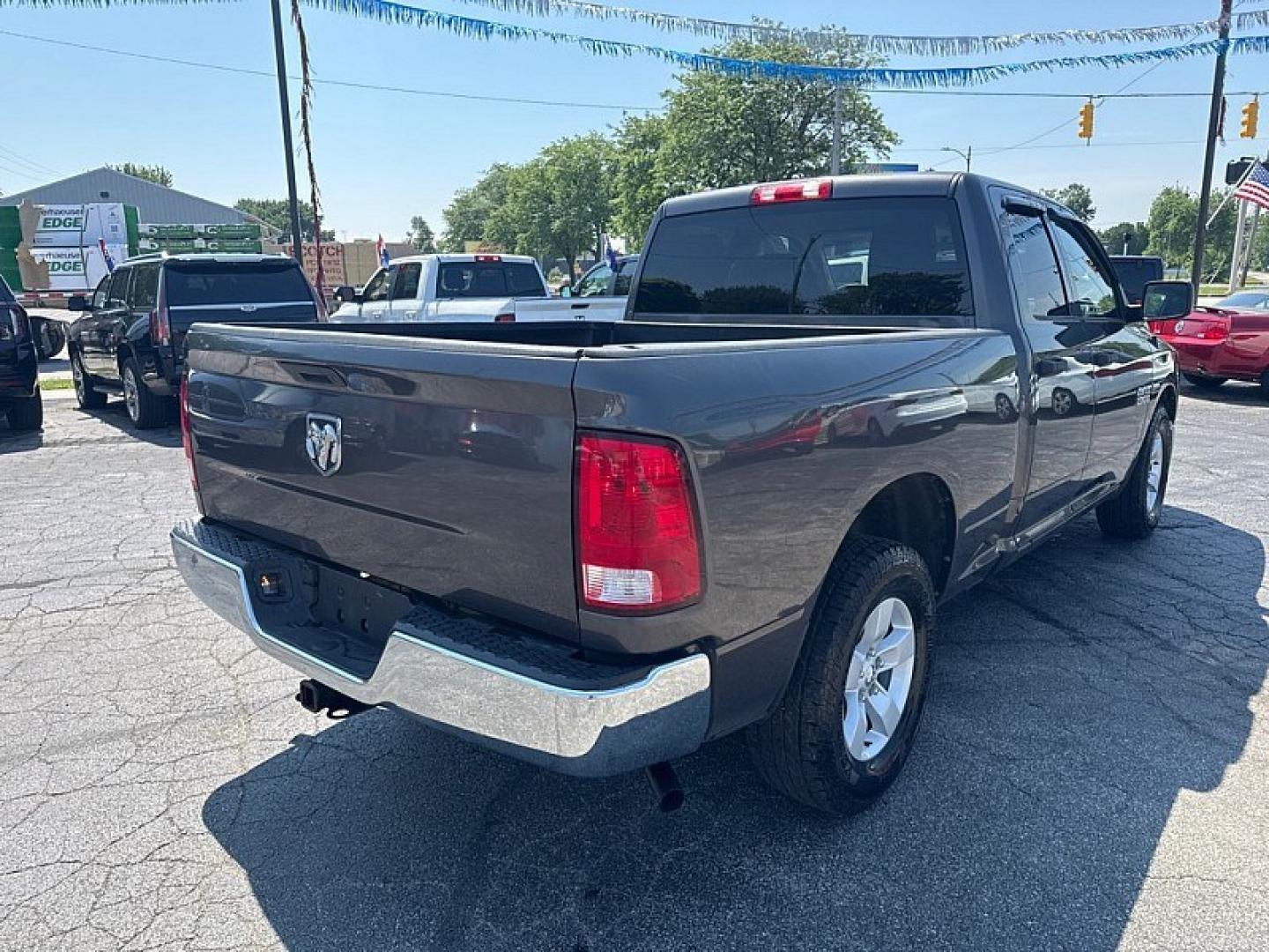 2015 GRAY /BLACK / GREY RAM 1500 Tradesman Quad Cab 2WD (1C6RR6FT0FS) with an 5.7L V8 OHV 16V engine, 6-Speed Automatic transmission, located at 3304 Woodville Road, Northwood, OH, 43619, (419) 210-8019, 41.612694, -83.480743- Photo#4