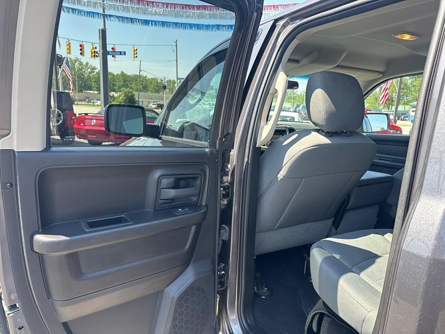 2015 GRAY /BLACK / GREY RAM 1500 Tradesman Quad Cab 2WD (1C6RR6FT0FS) with an 5.7L V8 OHV 16V engine, 6-Speed Automatic transmission, located at 3304 Woodville Road, Northwood, OH, 43619, (419) 210-8019, 41.612694, -83.480743- Photo#10