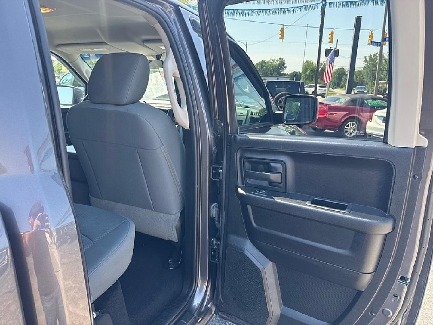 2015 GRAY /BLACK / GREY RAM 1500 Tradesman Quad Cab 2WD (1C6RR6FT0FS) with an 5.7L V8 OHV 16V engine, 6-Speed Automatic transmission, located at 3304 Woodville Road, Northwood, OH, 43619, (419) 210-8019, 41.612694, -83.480743- Photo#12