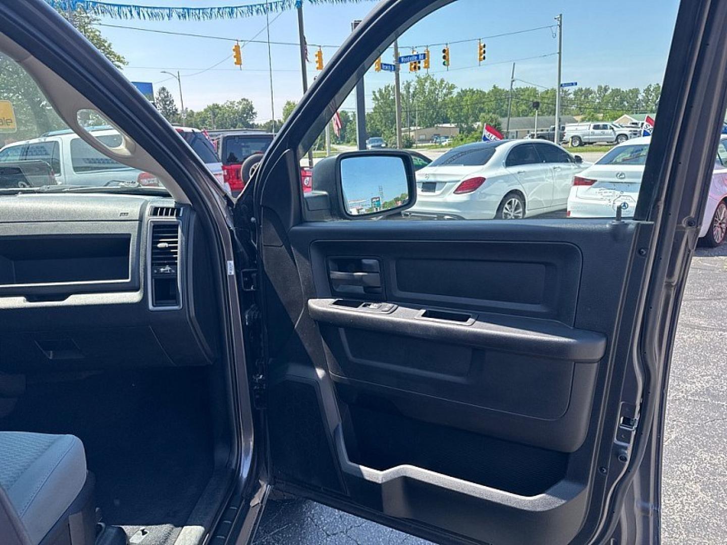 2015 GRAY /BLACK / GREY RAM 1500 Tradesman Quad Cab 2WD (1C6RR6FT0FS) with an 5.7L V8 OHV 16V engine, 6-Speed Automatic transmission, located at 3304 Woodville Road, Northwood, OH, 43619, (419) 210-8019, 41.612694, -83.480743- Photo#14