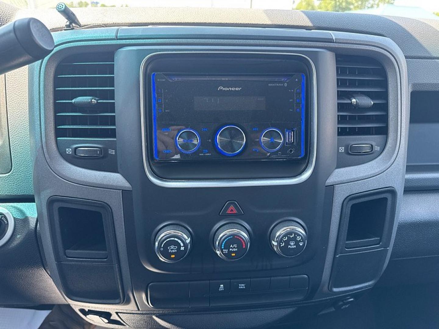 2015 GRAY /BLACK / GREY RAM 1500 Tradesman Quad Cab 2WD (1C6RR6FT0FS) with an 5.7L V8 OHV 16V engine, 6-Speed Automatic transmission, located at 3304 Woodville Road, Northwood, OH, 43619, (419) 210-8019, 41.612694, -83.480743- Photo#20