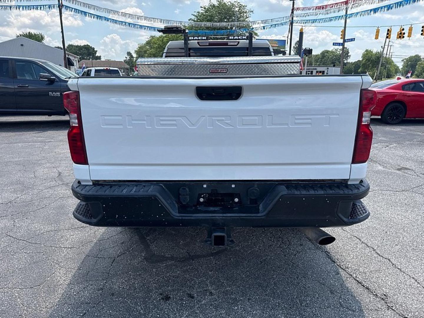 2021 WHITE /BLACK Chevrolet Silverado 2500HD Work Truck Crew Cab Short Box 2WD (1GC1WLE72MF) with an 6.6L V8 OHV 16V engine, 6A transmission, located at 3304 Woodville Road, Northwood, OH, 43619, (419) 210-8019, 41.612694, -83.480743 - Your #1 Destination for Auto Loans and mdash;No Matter Your Credit!At our dealership, we believe everyone deserves the opportunity to drive their dream car and mdash;whether you have good credit, bad credit, or no credit at all. With a wide selection of hundreds of cars, trucks, and SUVs, you'll fin- Photo#3