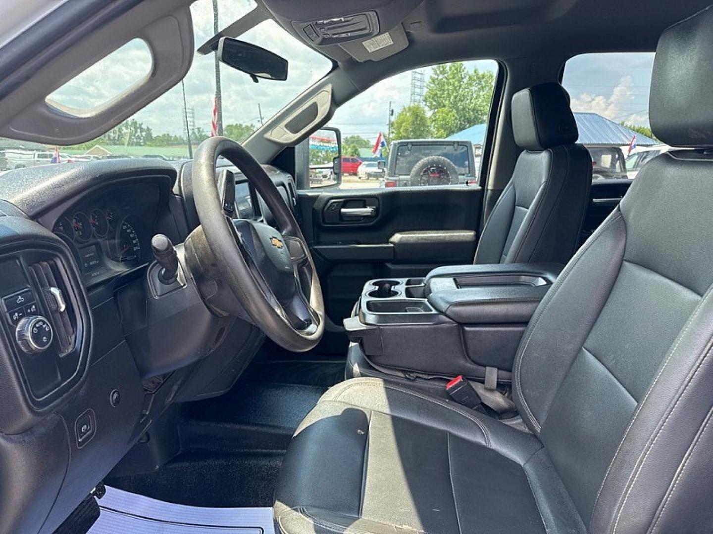 2021 WHITE /BLACK Chevrolet Silverado 2500HD Work Truck Crew Cab Short Box 2WD (1GC1WLE72MF) with an 6.6L V8 OHV 16V engine, 6A transmission, located at 3304 Woodville Road, Northwood, OH, 43619, (419) 210-8019, 41.612694, -83.480743 - Your #1 Destination for Auto Loans and mdash;No Matter Your Credit!At our dealership, we believe everyone deserves the opportunity to drive their dream car and mdash;whether you have good credit, bad credit, or no credit at all. With a wide selection of hundreds of cars, trucks, and SUVs, you'll fin- Photo#9