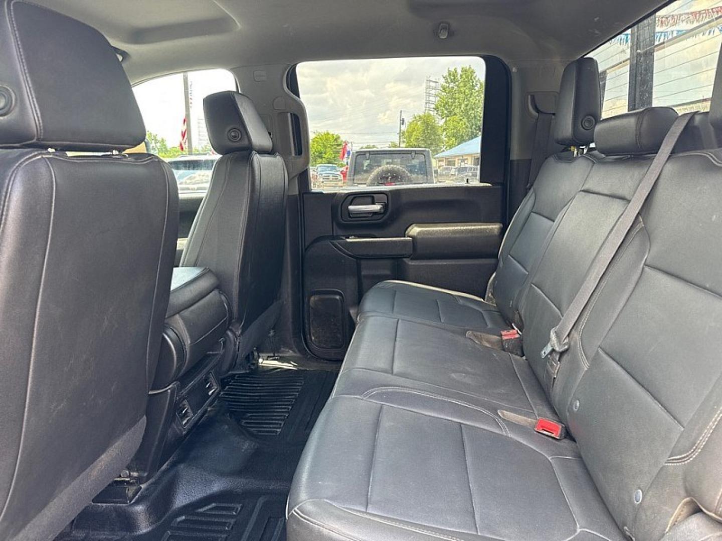 2021 WHITE /BLACK Chevrolet Silverado 2500HD Work Truck Crew Cab Short Box 2WD (1GC1WLE72MF) with an 6.6L V8 OHV 16V engine, 6A transmission, located at 3304 Woodville Road, Northwood, OH, 43619, (419) 210-8019, 41.612694, -83.480743 - Your #1 Destination for Auto Loans and mdash;No Matter Your Credit!At our dealership, we believe everyone deserves the opportunity to drive their dream car and mdash;whether you have good credit, bad credit, or no credit at all. With a wide selection of hundreds of cars, trucks, and SUVs, you'll fin- Photo#11