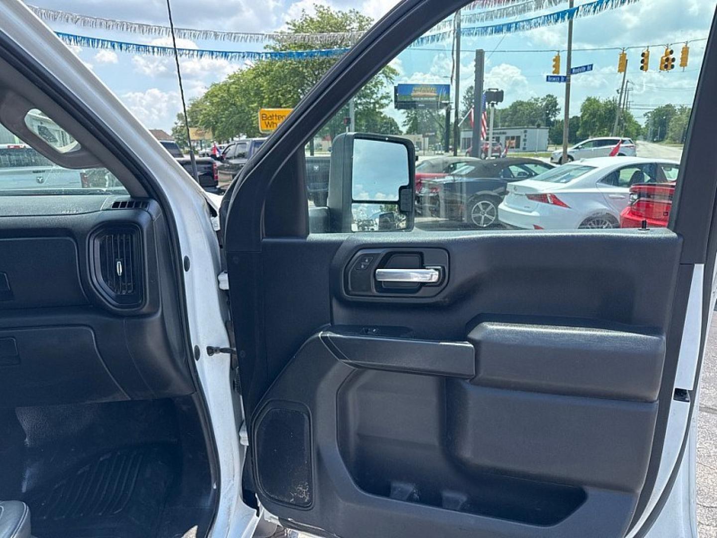 2021 WHITE /BLACK Chevrolet Silverado 2500HD Work Truck Crew Cab Short Box 2WD (1GC1WLE72MF) with an 6.6L V8 OHV 16V engine, 6A transmission, located at 3304 Woodville Road, Northwood, OH, 43619, (419) 210-8019, 41.612694, -83.480743 - Your #1 Destination for Auto Loans and mdash;No Matter Your Credit!At our dealership, we believe everyone deserves the opportunity to drive their dream car and mdash;whether you have good credit, bad credit, or no credit at all. With a wide selection of hundreds of cars, trucks, and SUVs, you'll fin- Photo#14