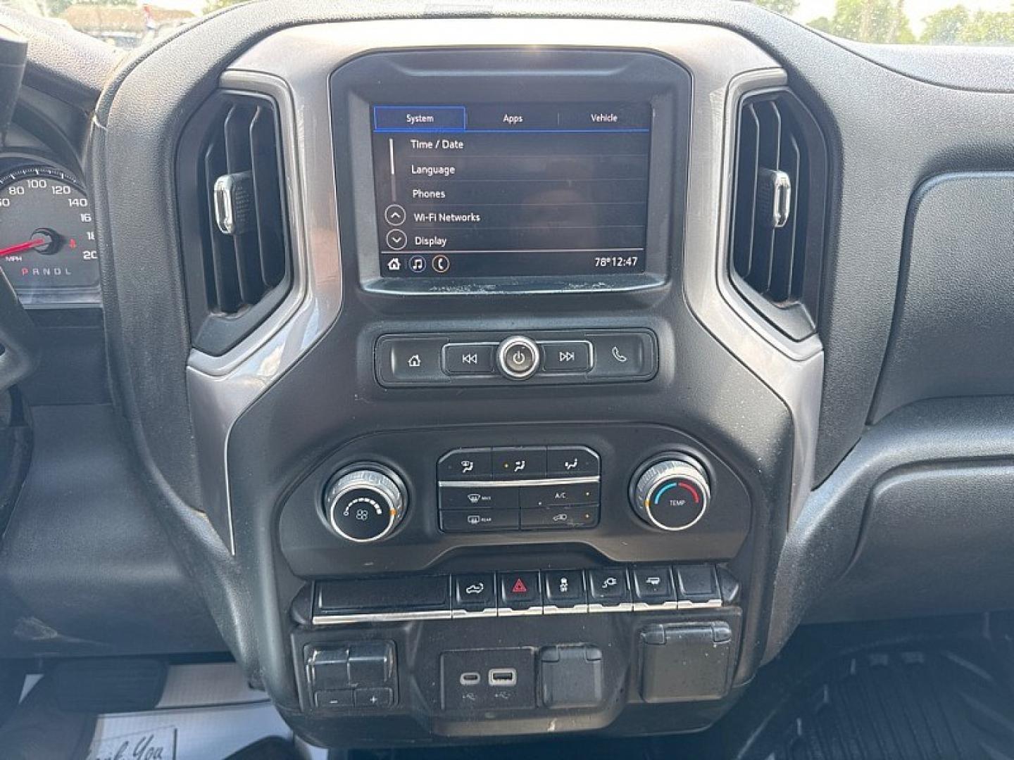 2021 WHITE /BLACK Chevrolet Silverado 2500HD Work Truck Crew Cab Short Box 2WD (1GC1WLE72MF) with an 6.6L V8 OHV 16V engine, 6A transmission, located at 3304 Woodville Road, Northwood, OH, 43619, (419) 210-8019, 41.612694, -83.480743 - Your #1 Destination for Auto Loans and mdash;No Matter Your Credit!At our dealership, we believe everyone deserves the opportunity to drive their dream car and mdash;whether you have good credit, bad credit, or no credit at all. With a wide selection of hundreds of cars, trucks, and SUVs, you'll fin- Photo#20