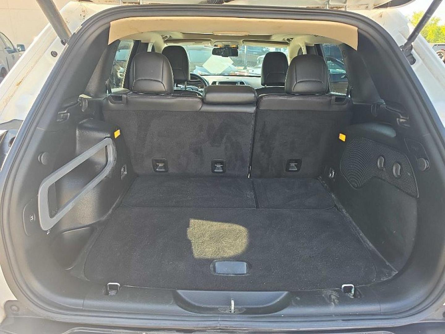2017 WHITE /BLACK Jeep Cherokee Trailhawk 4WD (1C4PJMBS9HW) with an 3.2L V6 DOHC 24V engine, 9A transmission, located at 3304 Woodville Road, Northwood, OH, 43619, (419) 210-8019, 41.612694, -83.480743- Photo#12