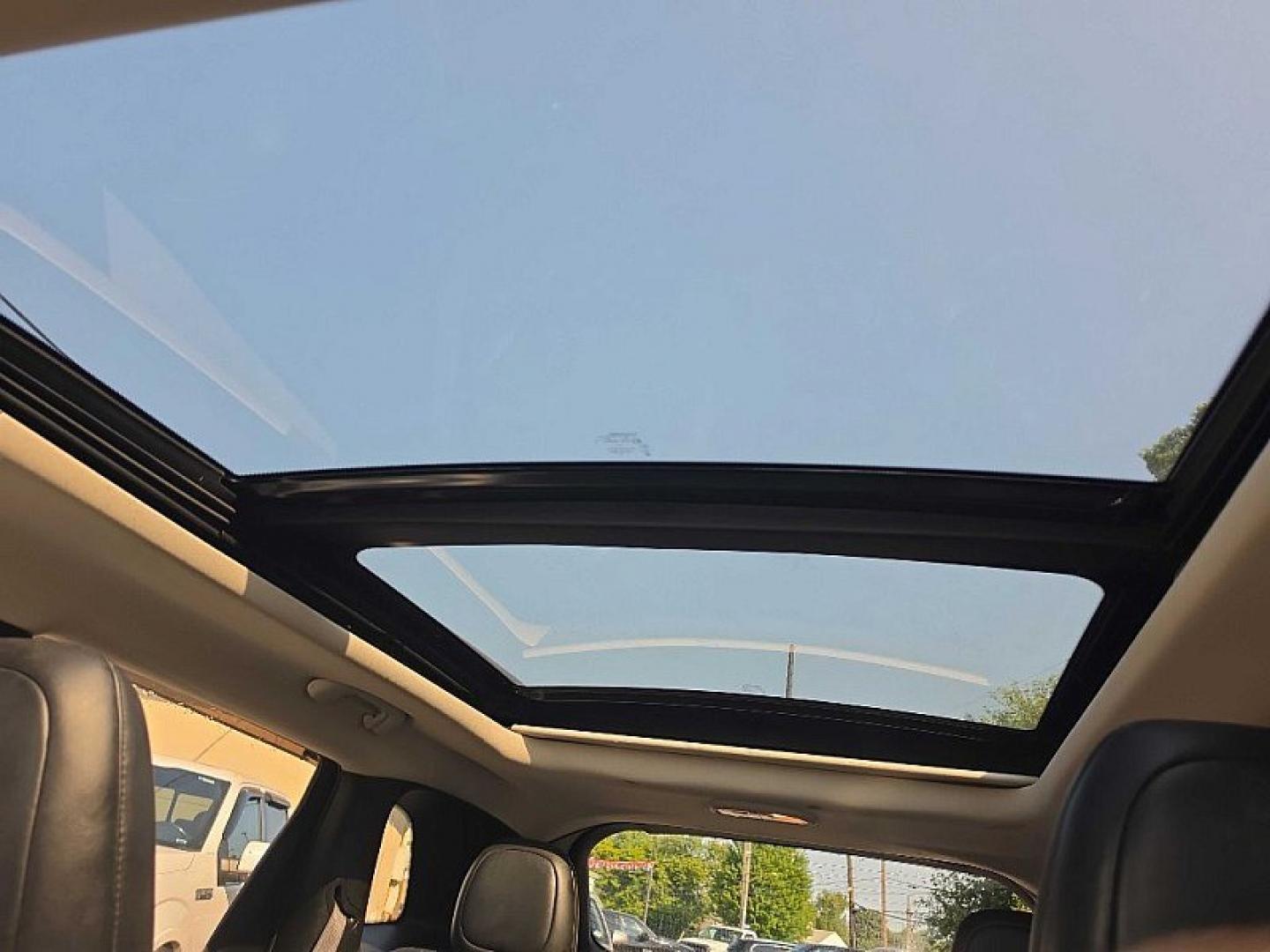 2017 WHITE /BLACK Jeep Cherokee Trailhawk 4WD (1C4PJMBS9HW) with an 3.2L V6 DOHC 24V engine, 9A transmission, located at 3304 Woodville Road, Northwood, OH, 43619, (419) 210-8019, 41.612694, -83.480743- Photo#45