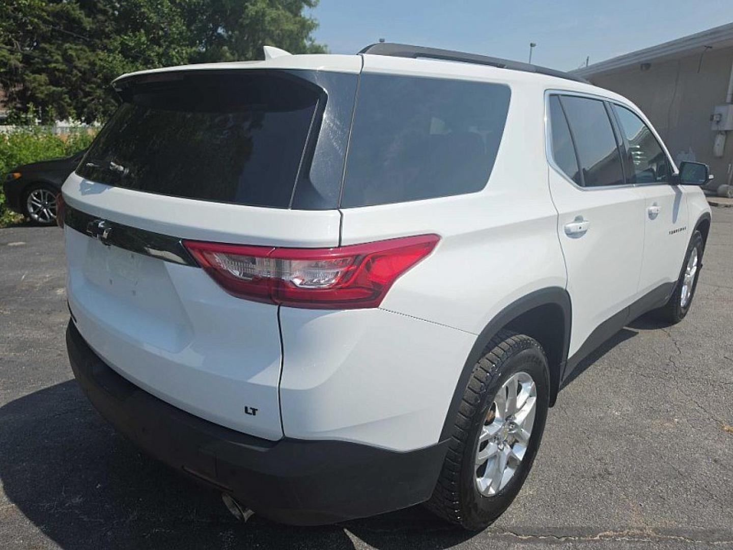 2020 WHITE /BLACK Chevrolet Traverse LT Cloth AWD (1GNEVGKW5LJ) with an 3.6L V6 DOHC 24V engine, 9A transmission, located at 3304 Woodville Road, Northwood, OH, 43619, (419) 210-8019, 41.612694, -83.480743 - Your #1 Destination for Auto Loans and mdash;No Matter Your Credit!At our dealership, we believe everyone deserves the opportunity to drive their dream car and mdash;whether you have good credit, bad credit, or no credit at all. With a wide selection of hundreds of cars, trucks, and SUVs, you'll fin- Photo#4