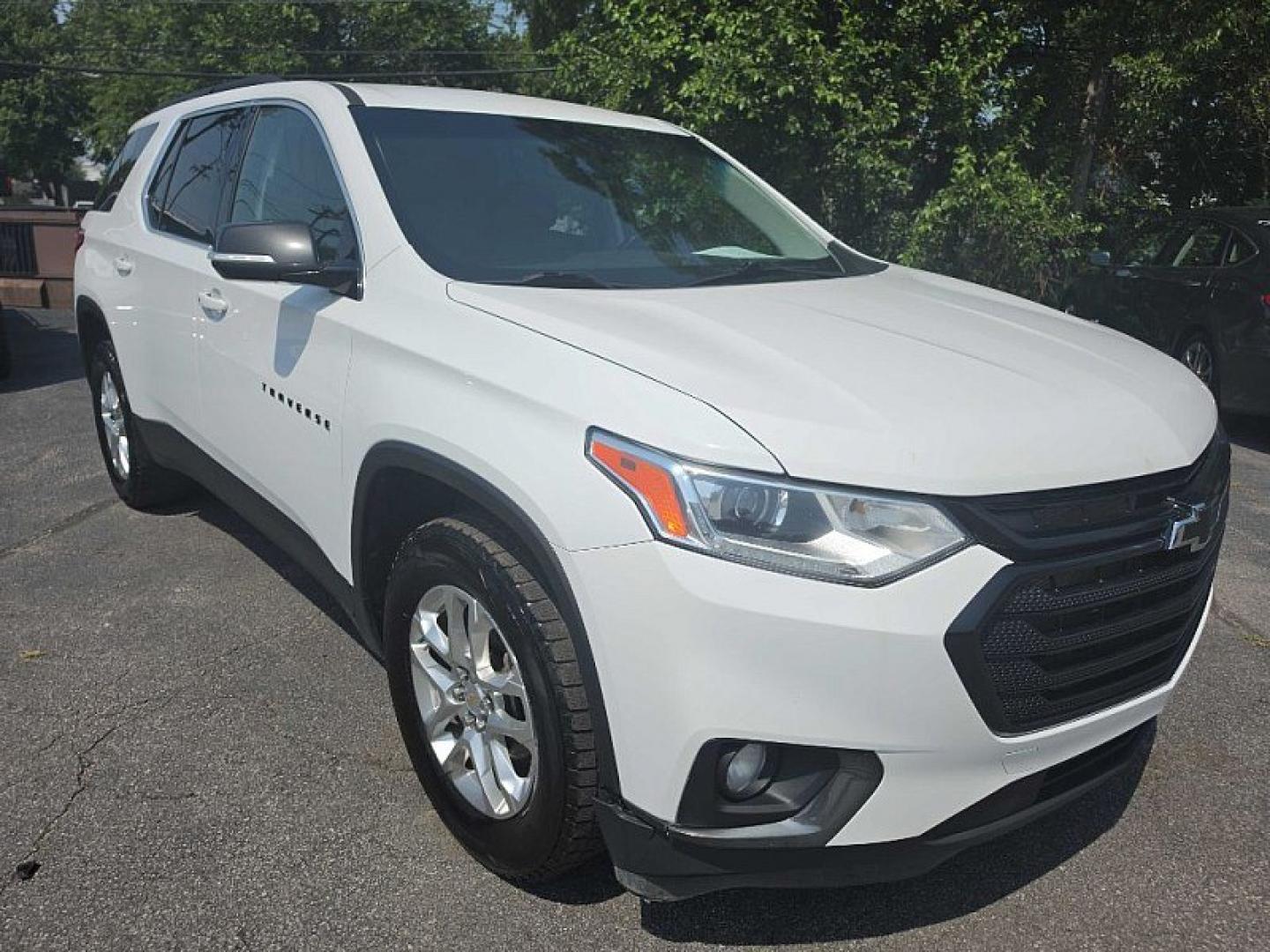 2020 WHITE /BLACK Chevrolet Traverse LT Cloth AWD (1GNEVGKW5LJ) with an 3.6L V6 DOHC 24V engine, 9A transmission, located at 3304 Woodville Road, Northwood, OH, 43619, (419) 210-8019, 41.612694, -83.480743 - Your #1 Destination for Auto Loans and mdash;No Matter Your Credit!At our dealership, we believe everyone deserves the opportunity to drive their dream car and mdash;whether you have good credit, bad credit, or no credit at all. With a wide selection of hundreds of cars, trucks, and SUVs, you'll fin- Photo#6