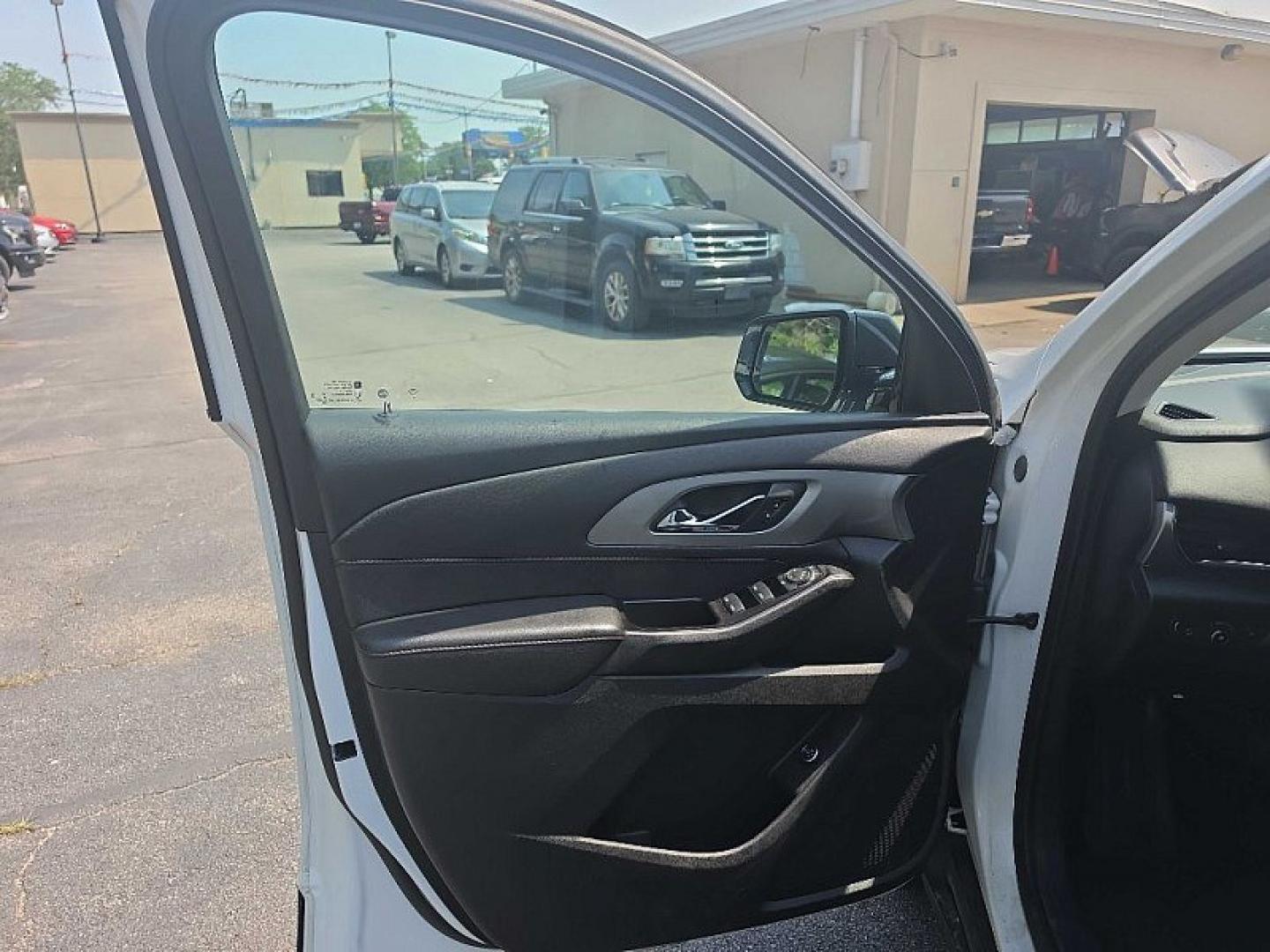 2020 WHITE /BLACK Chevrolet Traverse LT Cloth AWD (1GNEVGKW5LJ) with an 3.6L V6 DOHC 24V engine, 9A transmission, located at 3304 Woodville Road, Northwood, OH, 43619, (419) 210-8019, 41.612694, -83.480743 - Your #1 Destination for Auto Loans and mdash;No Matter Your Credit!At our dealership, we believe everyone deserves the opportunity to drive their dream car and mdash;whether you have good credit, bad credit, or no credit at all. With a wide selection of hundreds of cars, trucks, and SUVs, you'll fin- Photo#8