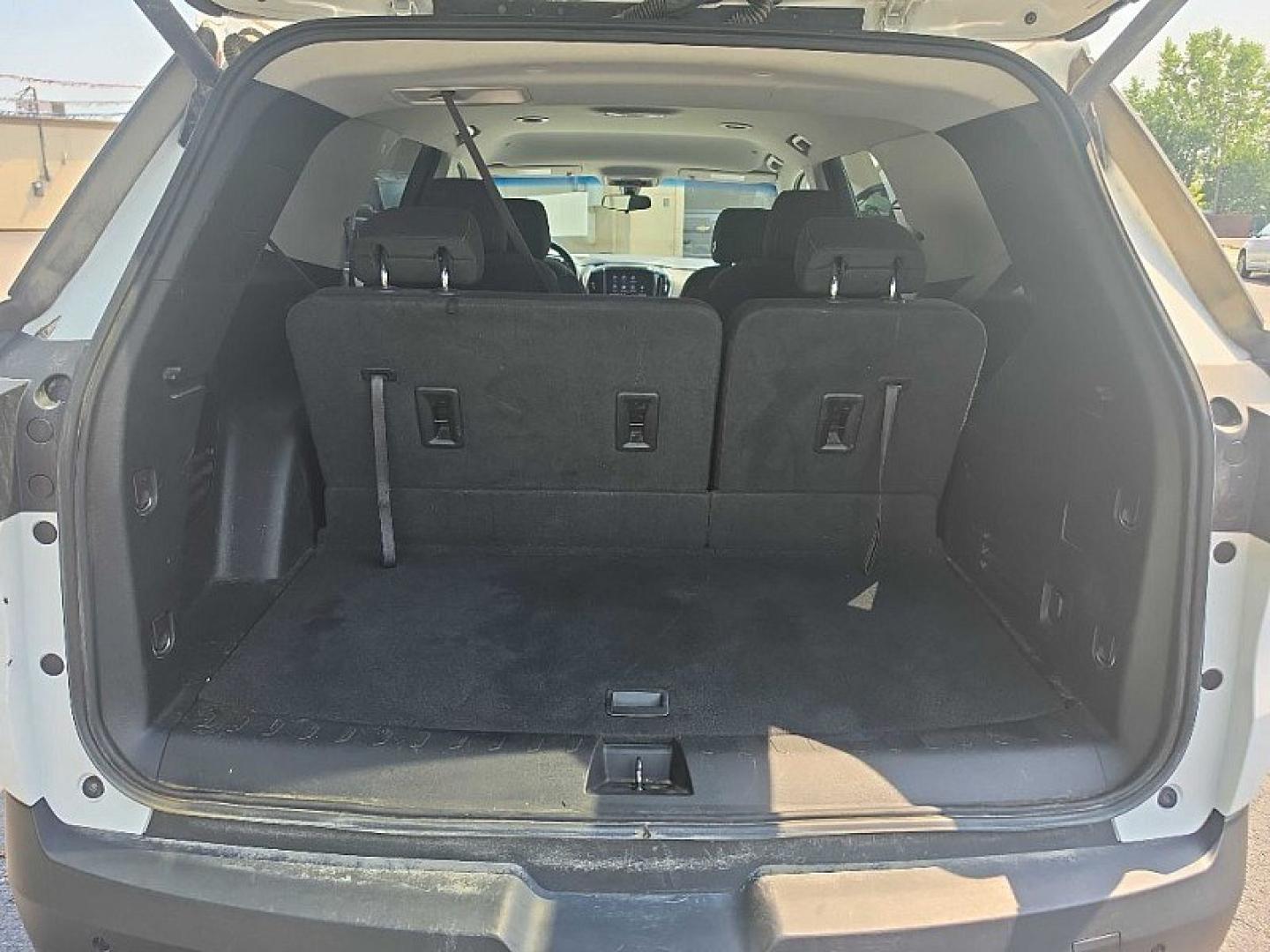 2020 WHITE /BLACK Chevrolet Traverse LT Cloth AWD (1GNEVGKW5LJ) with an 3.6L V6 DOHC 24V engine, 9A transmission, located at 3304 Woodville Road, Northwood, OH, 43619, (419) 210-8019, 41.612694, -83.480743 - Your #1 Destination for Auto Loans and mdash;No Matter Your Credit!At our dealership, we believe everyone deserves the opportunity to drive their dream car and mdash;whether you have good credit, bad credit, or no credit at all. With a wide selection of hundreds of cars, trucks, and SUVs, you'll fin- Photo#13