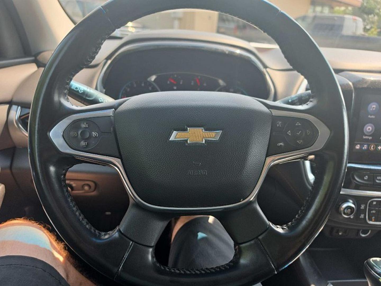 2020 WHITE /BLACK Chevrolet Traverse LT Cloth AWD (1GNEVGKW5LJ) with an 3.6L V6 DOHC 24V engine, 9A transmission, located at 3304 Woodville Road, Northwood, OH, 43619, (419) 210-8019, 41.612694, -83.480743 - Your #1 Destination for Auto Loans and mdash;No Matter Your Credit!At our dealership, we believe everyone deserves the opportunity to drive their dream car and mdash;whether you have good credit, bad credit, or no credit at all. With a wide selection of hundreds of cars, trucks, and SUVs, you'll fin- Photo#18