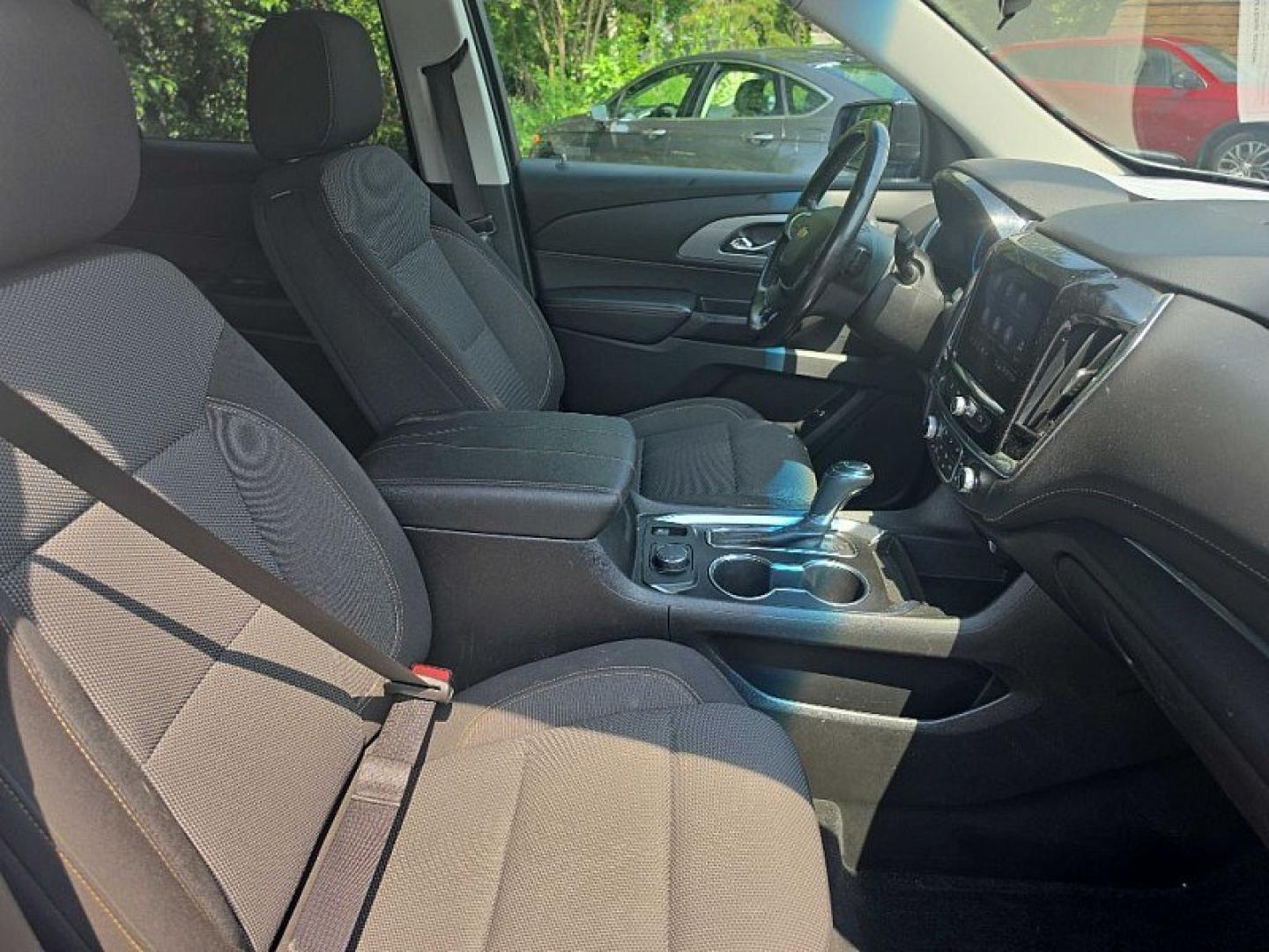 2020 WHITE /BLACK Chevrolet Traverse LT Cloth AWD (1GNEVGKW5LJ) with an 3.6L V6 DOHC 24V engine, 9A transmission, located at 3304 Woodville Road, Northwood, OH, 43619, (419) 210-8019, 41.612694, -83.480743 - Your #1 Destination for Auto Loans and mdash;No Matter Your Credit!At our dealership, we believe everyone deserves the opportunity to drive their dream car and mdash;whether you have good credit, bad credit, or no credit at all. With a wide selection of hundreds of cars, trucks, and SUVs, you'll fin- Photo#19