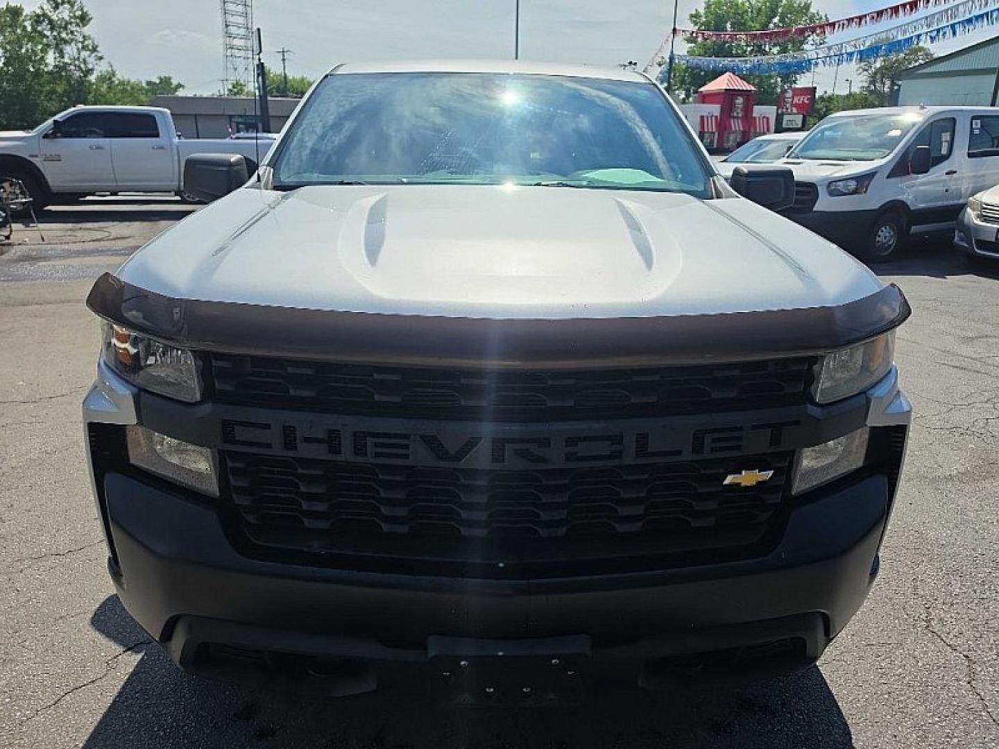 2020 SILVER /BLACK Chevrolet Silverado 1500 Work Truck Double Cab 4WD (1GCRYAEFXLZ) with an 5.3L V8 OHV 16V engine, 6A transmission, located at 3304 Woodville Road, Northwood, OH, 43619, (419) 210-8019, 41.612694, -83.480743 - Your #1 Destination for Auto Loans and mdash;No Matter Your Credit!At our dealership, we believe everyone deserves the opportunity to drive their dream car and mdash;whether you have good credit, bad credit, or no credit at all. With a wide selection of hundreds of cars, trucks, and SUVs, you'll fin- Photo#7