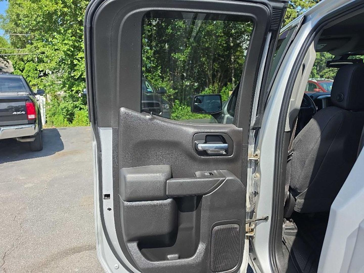 2020 SILVER /BLACK Chevrolet Silverado 1500 Work Truck Double Cab 4WD (1GCRYAEFXLZ) with an 5.3L V8 OHV 16V engine, 6A transmission, located at 3304 Woodville Road, Northwood, OH, 43619, (419) 210-8019, 41.612694, -83.480743 - Your #1 Destination for Auto Loans and mdash;No Matter Your Credit!At our dealership, we believe everyone deserves the opportunity to drive their dream car and mdash;whether you have good credit, bad credit, or no credit at all. With a wide selection of hundreds of cars, trucks, and SUVs, you'll fin- Photo#10