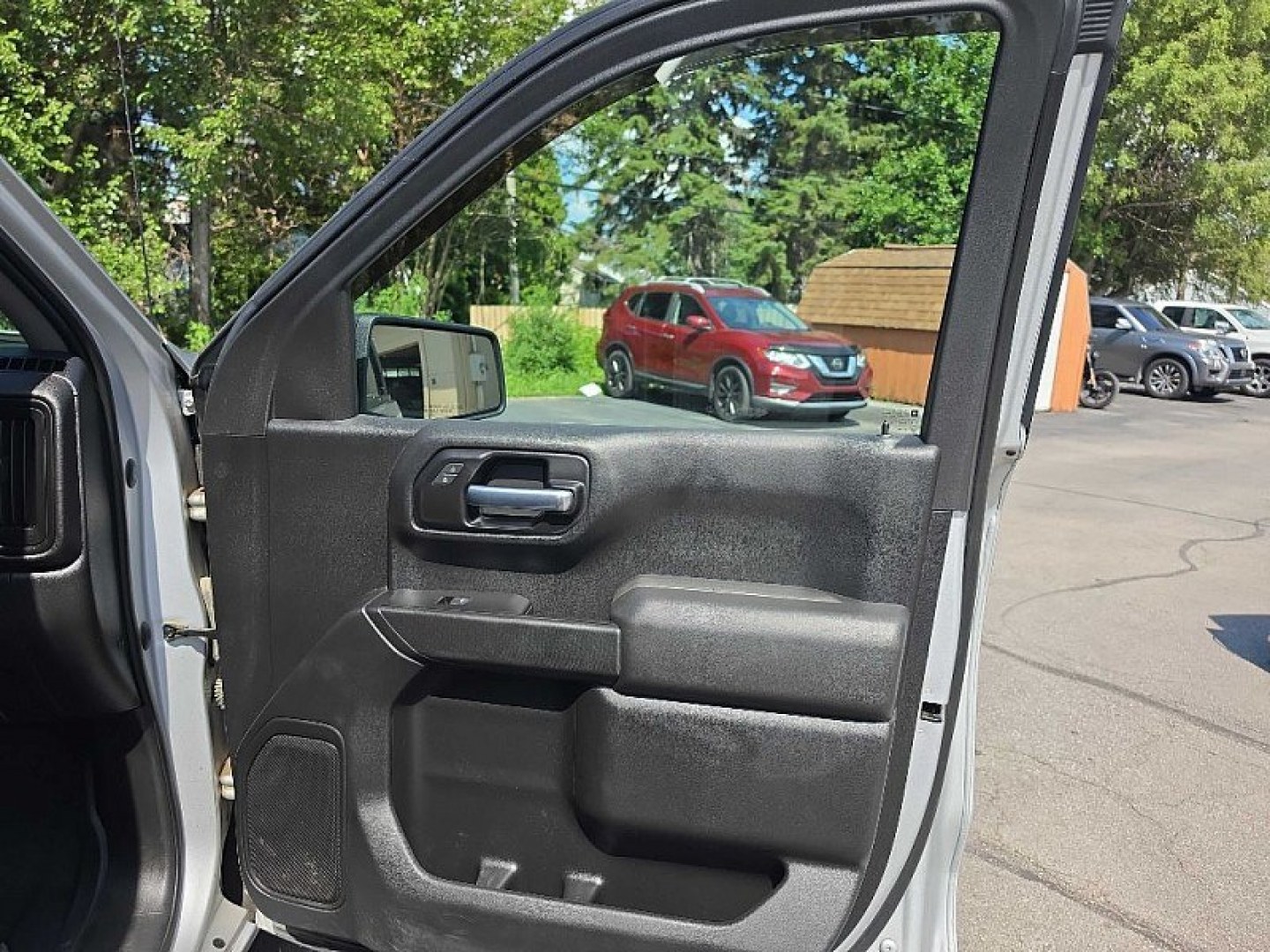 2020 SILVER /BLACK Chevrolet Silverado 1500 Work Truck Double Cab 4WD (1GCRYAEFXLZ) with an 5.3L V8 OHV 16V engine, 6A transmission, located at 3304 Woodville Road, Northwood, OH, 43619, (419) 210-8019, 41.612694, -83.480743 - Your #1 Destination for Auto Loans and mdash;No Matter Your Credit!At our dealership, we believe everyone deserves the opportunity to drive their dream car and mdash;whether you have good credit, bad credit, or no credit at all. With a wide selection of hundreds of cars, trucks, and SUVs, you'll fin- Photo#15