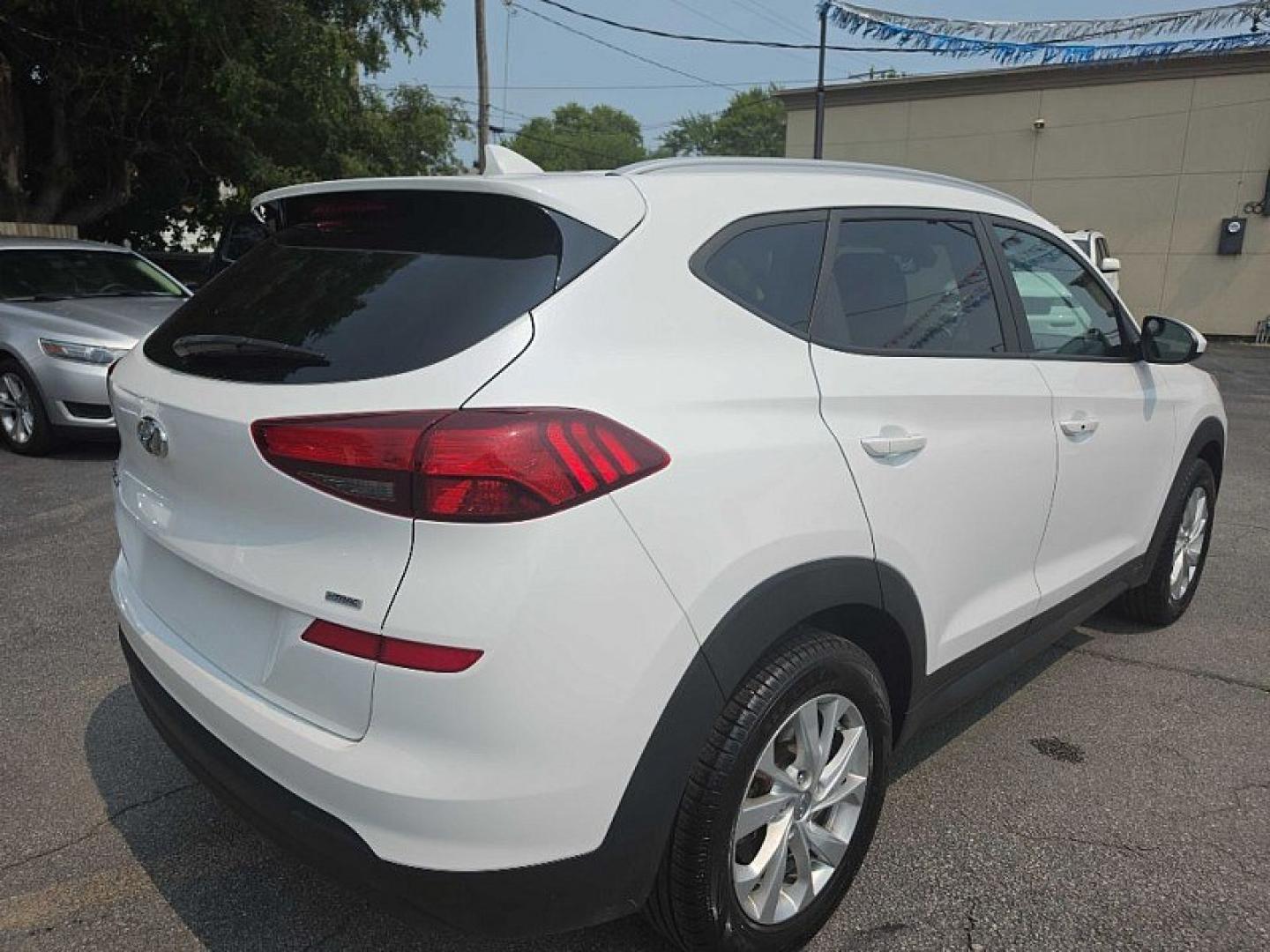 2019 WHITE /BLACK / BEIGE Hyundai Tucson SEL AWD (KM8J3CA47KU) with an 2.0L L4 DOHC 16V engine, 6A transmission, located at 3304 Woodville Road, Northwood, OH, 43619, (419) 210-8019, 41.612694, -83.480743 - Your #1 Destination for Auto Loans and mdash;No Matter Your Credit!At our dealership, we believe everyone deserves the opportunity to drive their dream car and mdash;whether you have good credit, bad credit, or no credit at all. With a wide selection of hundreds of cars, trucks, and SUVs, you'll fin- Photo#1