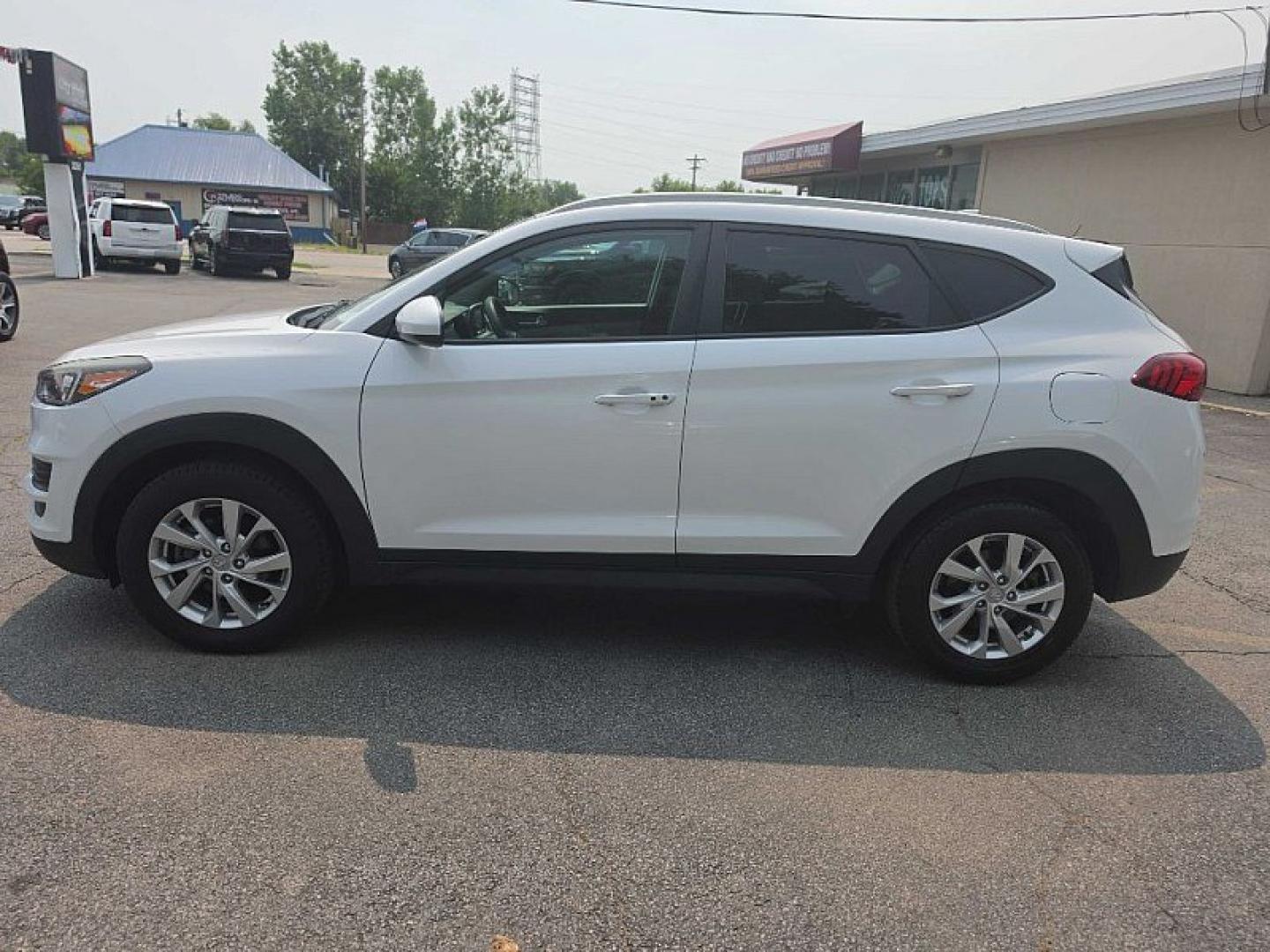2019 WHITE /BLACK / BEIGE Hyundai Tucson SEL AWD (KM8J3CA47KU) with an 2.0L L4 DOHC 16V engine, 6A transmission, located at 3304 Woodville Road, Northwood, OH, 43619, (419) 210-8019, 41.612694, -83.480743 - Your #1 Destination for Auto Loans and mdash;No Matter Your Credit!At our dealership, we believe everyone deserves the opportunity to drive their dream car and mdash;whether you have good credit, bad credit, or no credit at all. With a wide selection of hundreds of cars, trucks, and SUVs, you'll fin- Photo#2