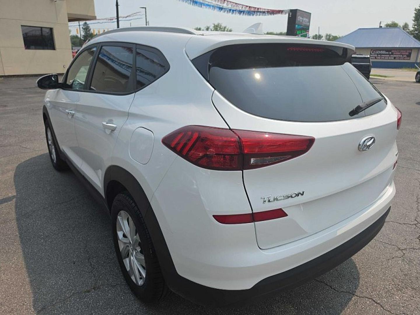 2019 WHITE /BLACK / BEIGE Hyundai Tucson SEL AWD (KM8J3CA47KU) with an 2.0L L4 DOHC 16V engine, 6A transmission, located at 3304 Woodville Road, Northwood, OH, 43619, (419) 210-8019, 41.612694, -83.480743 - Your #1 Destination for Auto Loans and mdash;No Matter Your Credit!At our dealership, we believe everyone deserves the opportunity to drive their dream car and mdash;whether you have good credit, bad credit, or no credit at all. With a wide selection of hundreds of cars, trucks, and SUVs, you'll fin- Photo#4