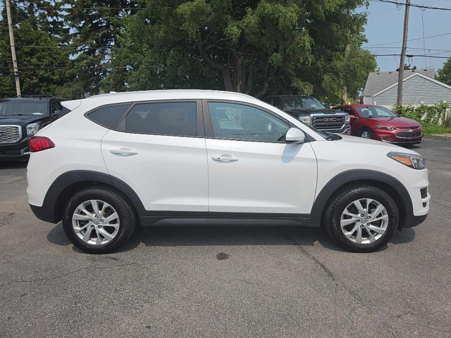 2019 WHITE /BLACK / BEIGE Hyundai Tucson SEL AWD (KM8J3CA47KU) with an 2.0L L4 DOHC 16V engine, 6A transmission, located at 3304 Woodville Road, Northwood, OH, 43619, (419) 210-8019, 41.612694, -83.480743 - Your #1 Destination for Auto Loans and mdash;No Matter Your Credit!At our dealership, we believe everyone deserves the opportunity to drive their dream car and mdash;whether you have good credit, bad credit, or no credit at all. With a wide selection of hundreds of cars, trucks, and SUVs, you'll fin- Photo#5