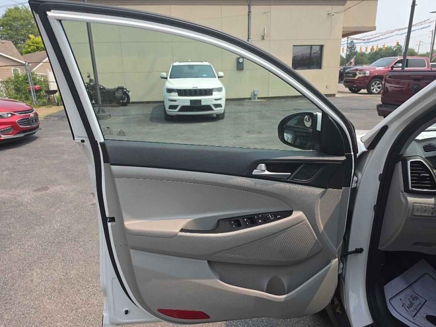2019 WHITE /BLACK / BEIGE Hyundai Tucson SEL AWD (KM8J3CA47KU) with an 2.0L L4 DOHC 16V engine, 6A transmission, located at 3304 Woodville Road, Northwood, OH, 43619, (419) 210-8019, 41.612694, -83.480743 - Your #1 Destination for Auto Loans and mdash;No Matter Your Credit!At our dealership, we believe everyone deserves the opportunity to drive their dream car and mdash;whether you have good credit, bad credit, or no credit at all. With a wide selection of hundreds of cars, trucks, and SUVs, you'll fin- Photo#8