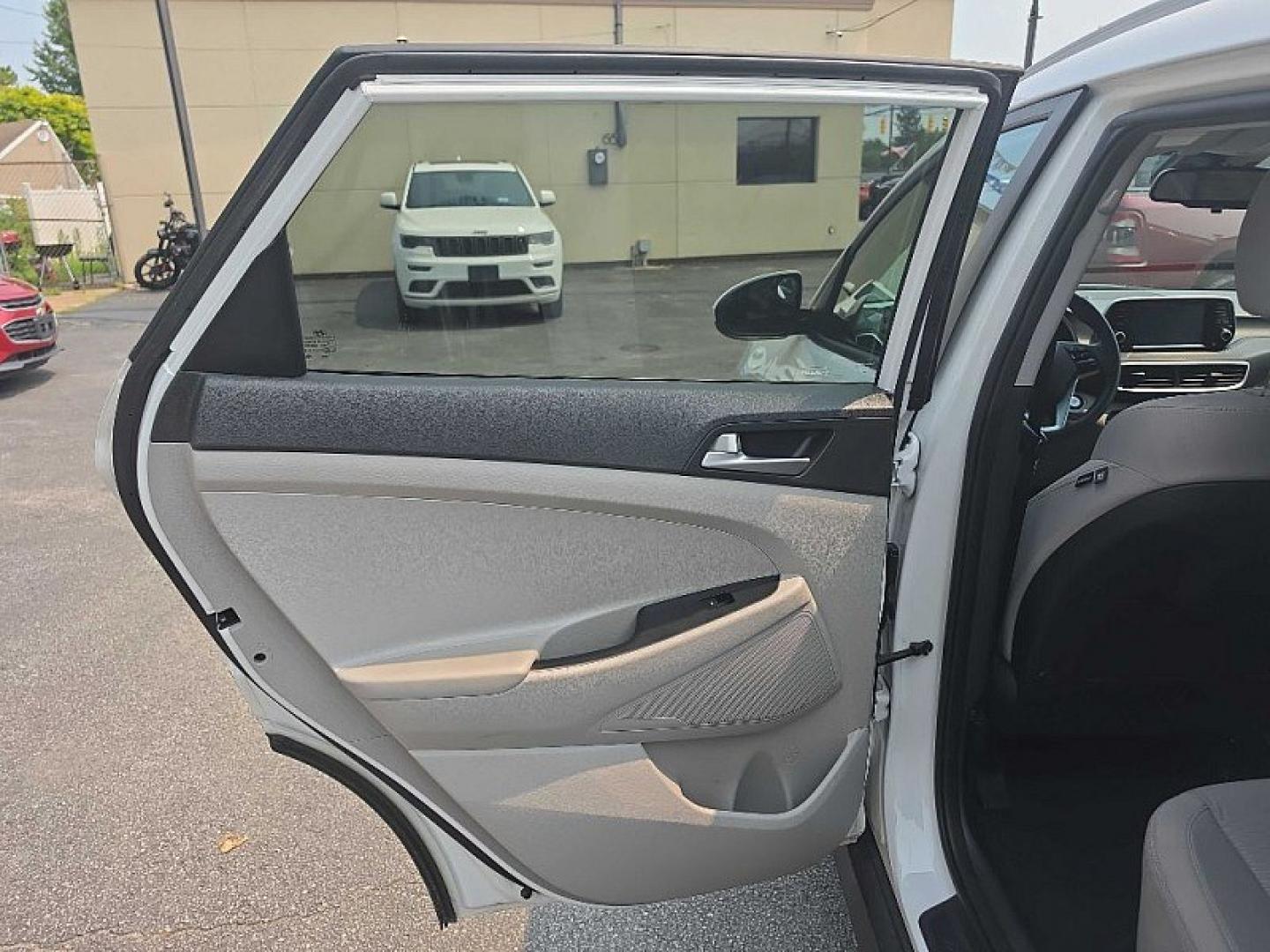 2019 WHITE /BLACK / BEIGE Hyundai Tucson SEL AWD (KM8J3CA47KU) with an 2.0L L4 DOHC 16V engine, 6A transmission, located at 3304 Woodville Road, Northwood, OH, 43619, (419) 210-8019, 41.612694, -83.480743 - Your #1 Destination for Auto Loans and mdash;No Matter Your Credit!At our dealership, we believe everyone deserves the opportunity to drive their dream car and mdash;whether you have good credit, bad credit, or no credit at all. With a wide selection of hundreds of cars, trucks, and SUVs, you'll fin- Photo#29