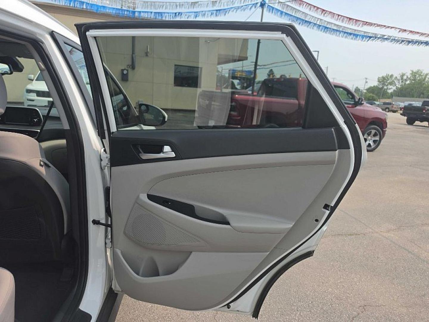 2019 WHITE /BLACK / BEIGE Hyundai Tucson SEL AWD (KM8J3CA47KU) with an 2.0L L4 DOHC 16V engine, 6A transmission, located at 3304 Woodville Road, Northwood, OH, 43619, (419) 210-8019, 41.612694, -83.480743 - Your #1 Destination for Auto Loans and mdash;No Matter Your Credit!At our dealership, we believe everyone deserves the opportunity to drive their dream car and mdash;whether you have good credit, bad credit, or no credit at all. With a wide selection of hundreds of cars, trucks, and SUVs, you'll fin- Photo#32