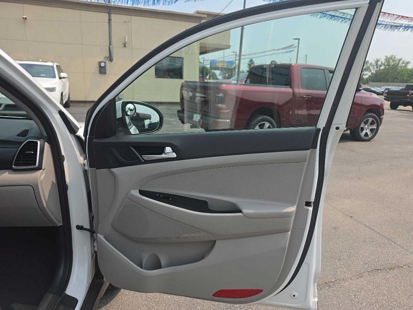 2019 WHITE /BLACK / BEIGE Hyundai Tucson SEL AWD (KM8J3CA47KU) with an 2.0L L4 DOHC 16V engine, 6A transmission, located at 3304 Woodville Road, Northwood, OH, 43619, (419) 210-8019, 41.612694, -83.480743 - Your #1 Destination for Auto Loans and mdash;No Matter Your Credit!At our dealership, we believe everyone deserves the opportunity to drive their dream car and mdash;whether you have good credit, bad credit, or no credit at all. With a wide selection of hundreds of cars, trucks, and SUVs, you'll fin- Photo#34