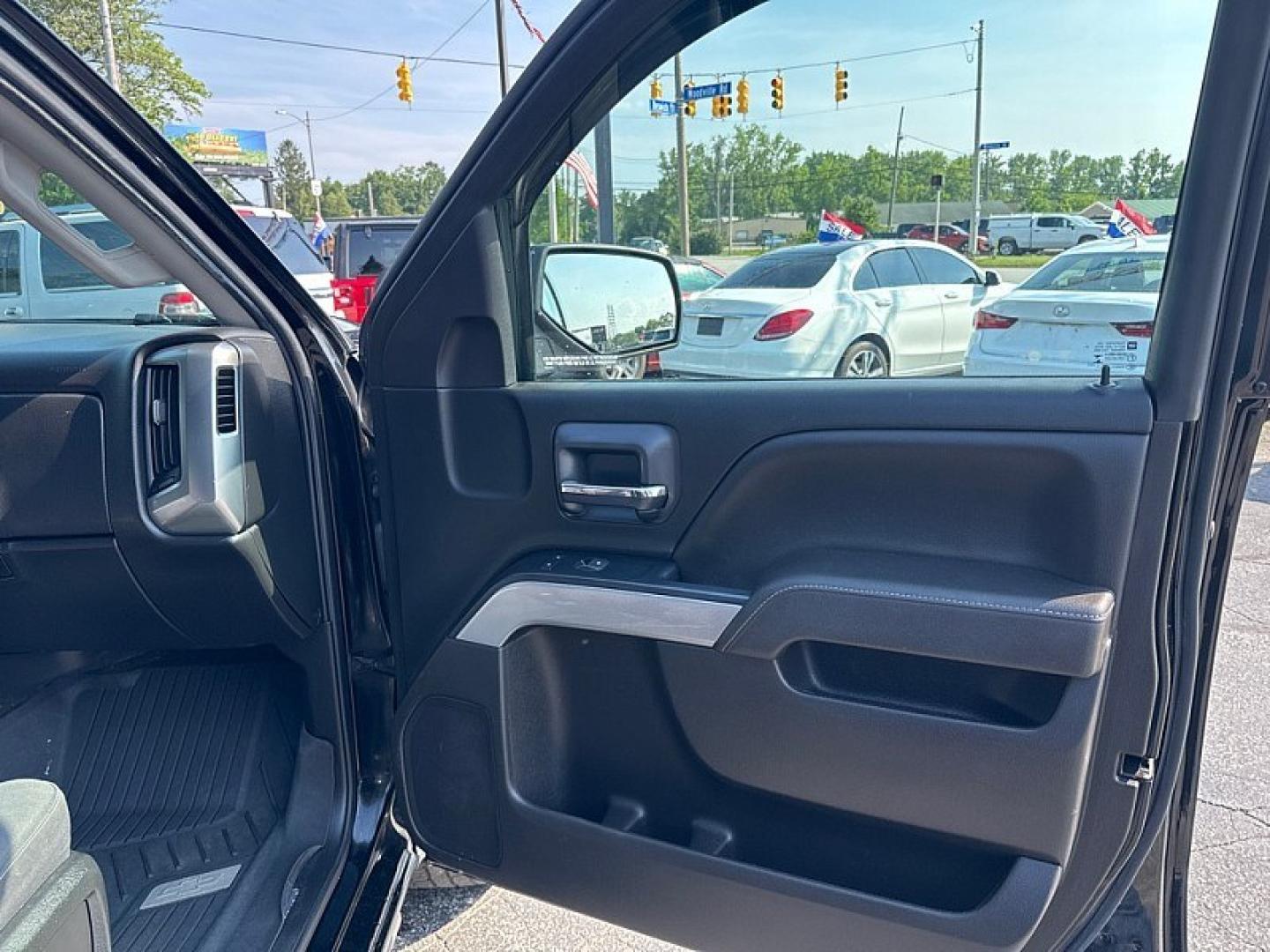 2017 BLACK /BLACK Chevrolet Silverado 1500 LT Double Cab 4WD (1GCVKREC4HZ) with an 5.3L V8 OHV 16V engine, 6A transmission, located at 3304 Woodville Road, Northwood, OH, 43619, (419) 210-8019, 41.612694, -83.480743 - Your #1 Destination for Auto Loans and mdash;No Matter Your Credit!At our dealership, we believe everyone deserves the opportunity to drive their dream car and mdash;whether you have good credit, bad credit, or no credit at all. With a wide selection of hundreds of cars, trucks, and SUVs, you'll fin- Photo#15