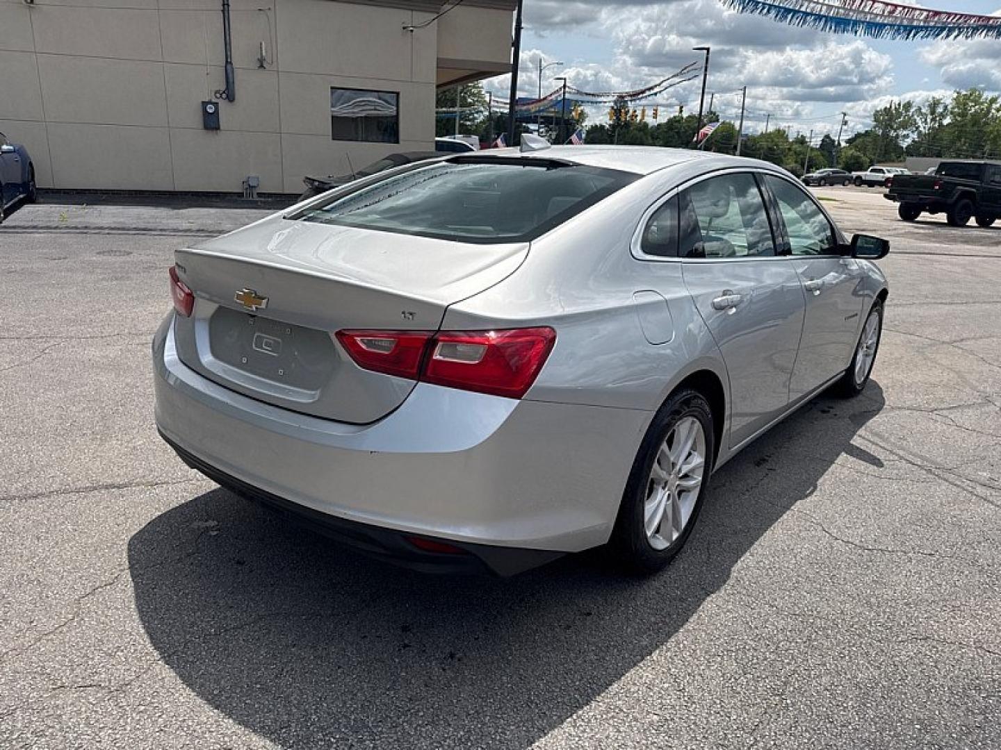 2017 SILVER /BEIGE Chevrolet Malibu 1LT (1G1ZE5ST2HF) with an 1.5L L4 DOHC 16V engine, 6A transmission, located at 3304 Woodville Road, Northwood, OH, 43619, (419) 210-8019, 41.612694, -83.480743 - Your #1 Destination for Auto Loans and mdash;No Matter Your Credit!At our dealership, we believe everyone deserves the opportunity to drive their dream car and mdash;whether you have good credit, bad credit, or no credit at all. With a wide selection of hundreds of cars, trucks, and SUVs, you'll fin- Photo#4