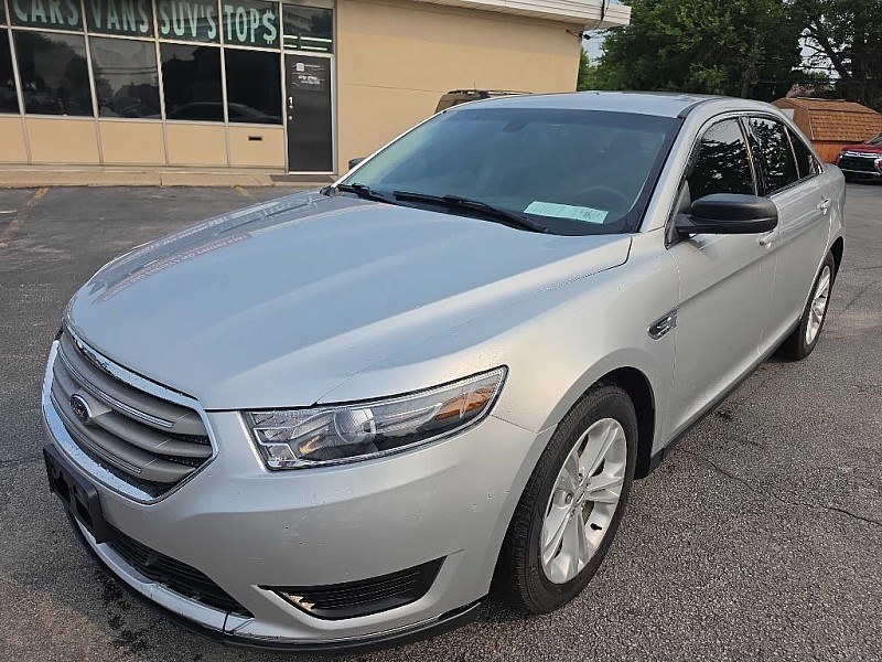 photo of 2017 Ford Taurus SE FWD