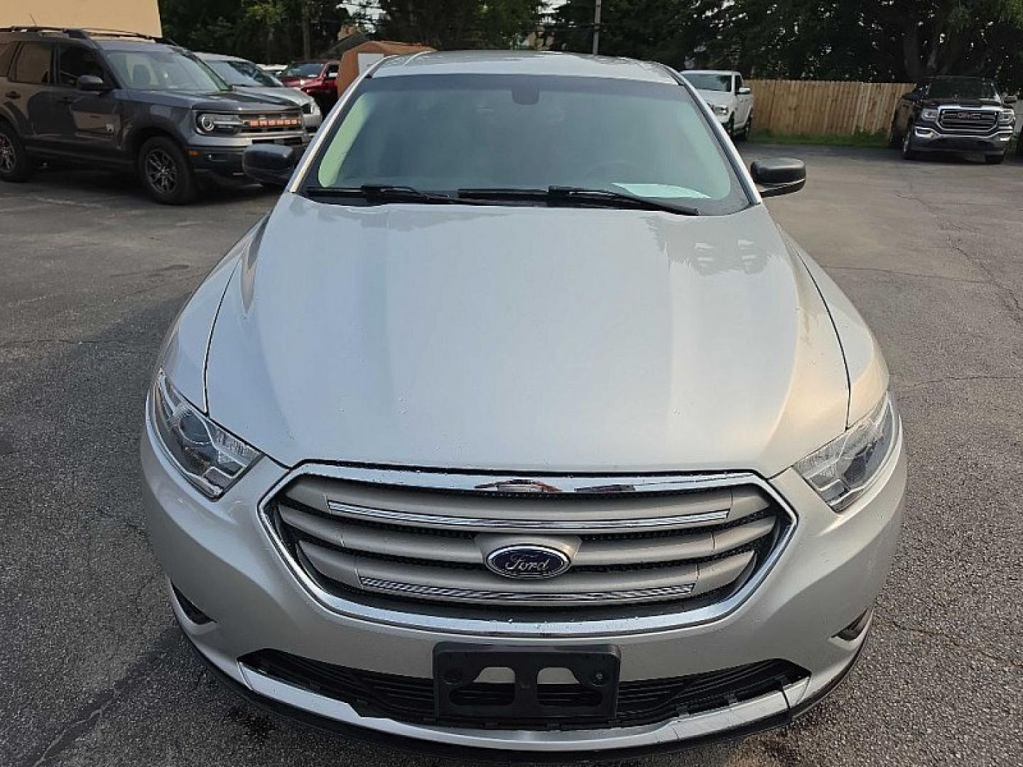 2017 SILVER /BLACK Ford Taurus SE FWD (1FAHP2D83HG) with an 3.5L V6 DOHC 24V engine, 6A transmission, located at 3304 Woodville Road, Northwood, OH, 43619, (419) 210-8019, 41.612694, -83.480743 - Your #1 Destination for Auto Loans and mdash;No Matter Your Credit!At our dealership, we believe everyone deserves the opportunity to drive their dream car and mdash;whether you have good credit, bad credit, or no credit at all. With a wide selection of hundreds of cars, trucks, and SUVs, you'll fin- Photo#7