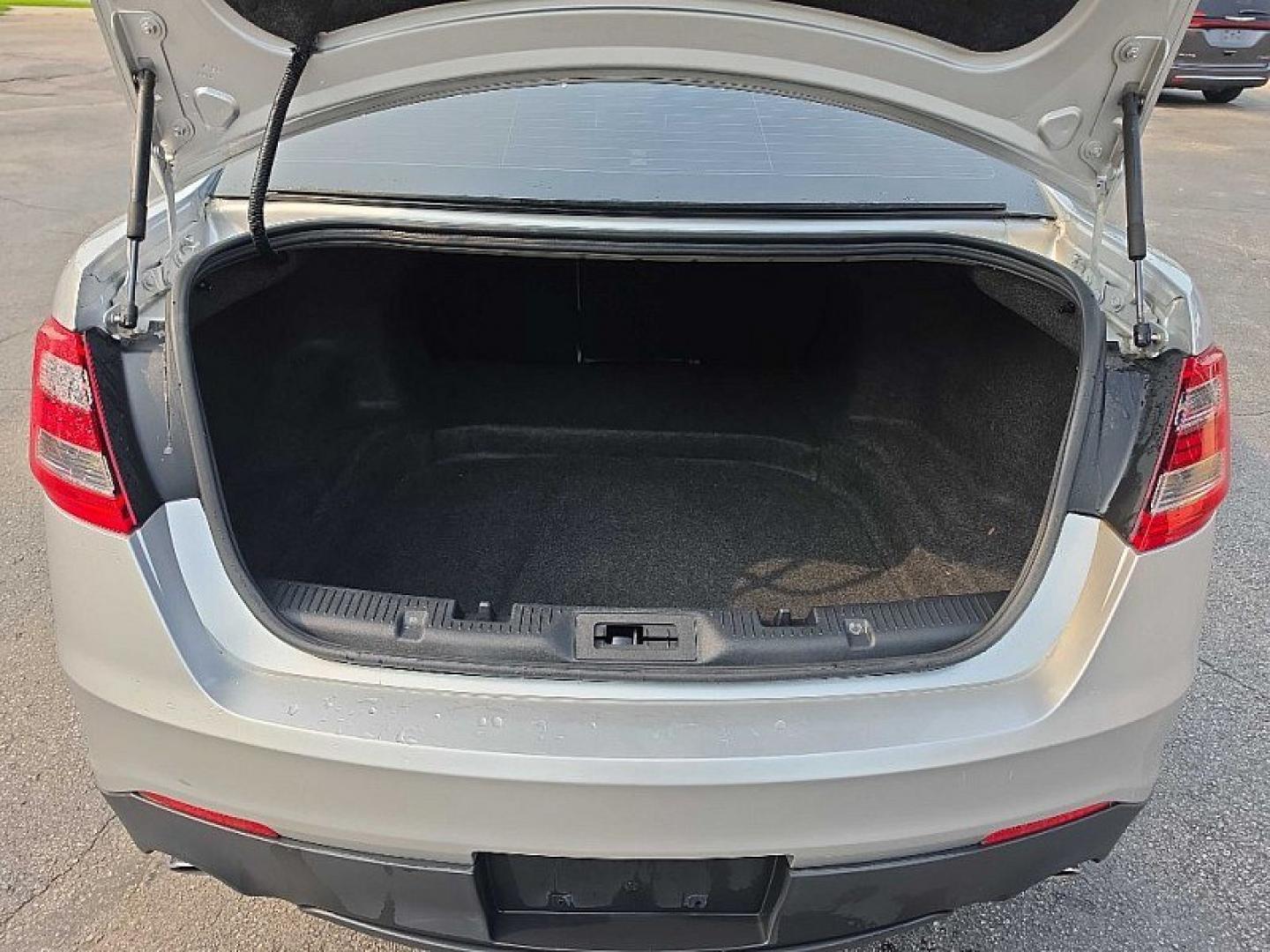 2017 SILVER /BLACK Ford Taurus SE FWD (1FAHP2D83HG) with an 3.5L V6 DOHC 24V engine, 6A transmission, located at 3304 Woodville Road, Northwood, OH, 43619, (419) 210-8019, 41.612694, -83.480743 - Your #1 Destination for Auto Loans and mdash;No Matter Your Credit!At our dealership, we believe everyone deserves the opportunity to drive their dream car and mdash;whether you have good credit, bad credit, or no credit at all. With a wide selection of hundreds of cars, trucks, and SUVs, you'll fin- Photo#12
