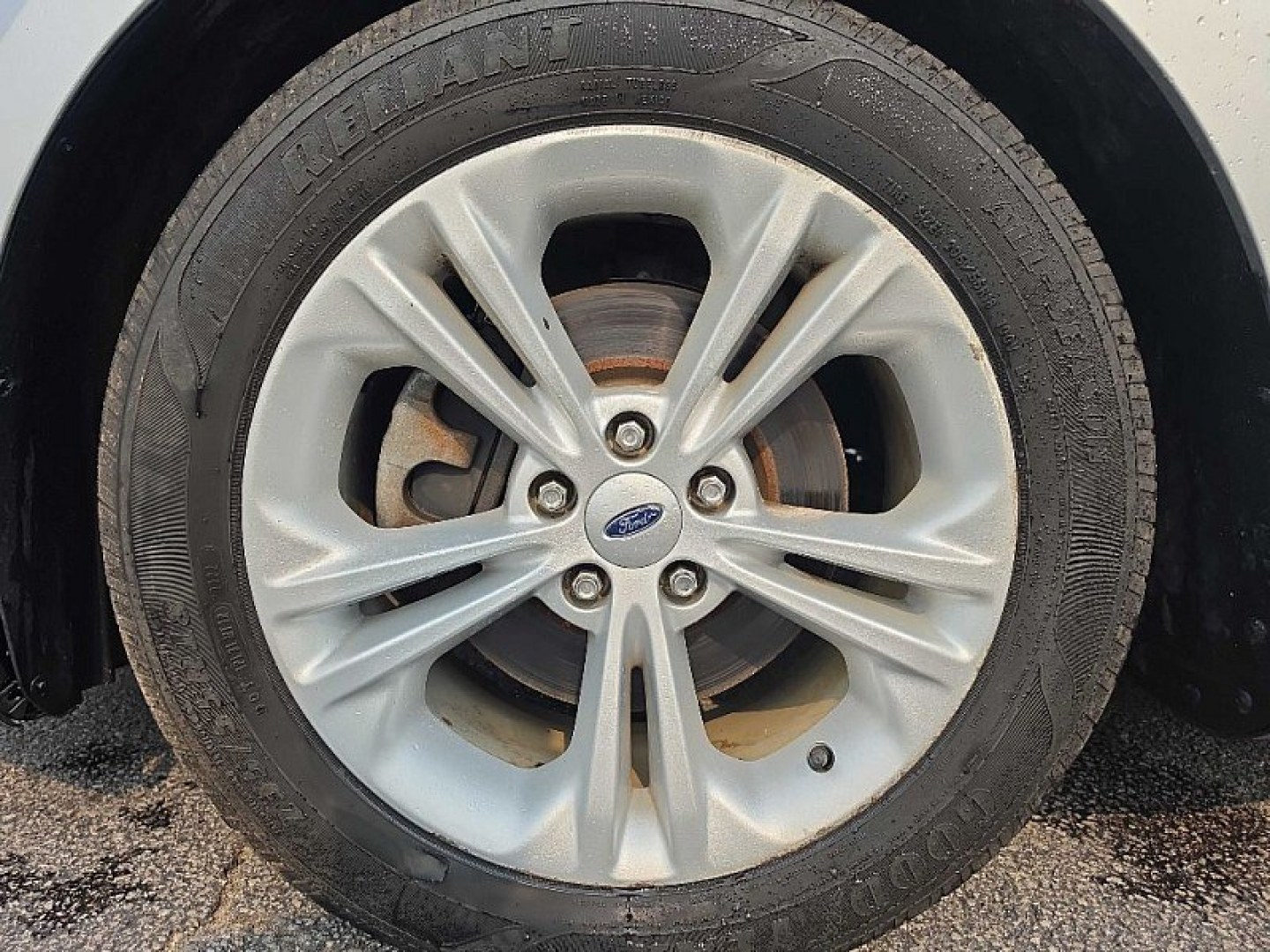2017 SILVER /BLACK Ford Taurus SE FWD (1FAHP2D83HG) with an 3.5L V6 DOHC 24V engine, 6A transmission, located at 3304 Woodville Road, Northwood, OH, 43619, (419) 210-8019, 41.612694, -83.480743 - Your #1 Destination for Auto Loans and mdash;No Matter Your Credit!At our dealership, we believe everyone deserves the opportunity to drive their dream car and mdash;whether you have good credit, bad credit, or no credit at all. With a wide selection of hundreds of cars, trucks, and SUVs, you'll fin- Photo#18