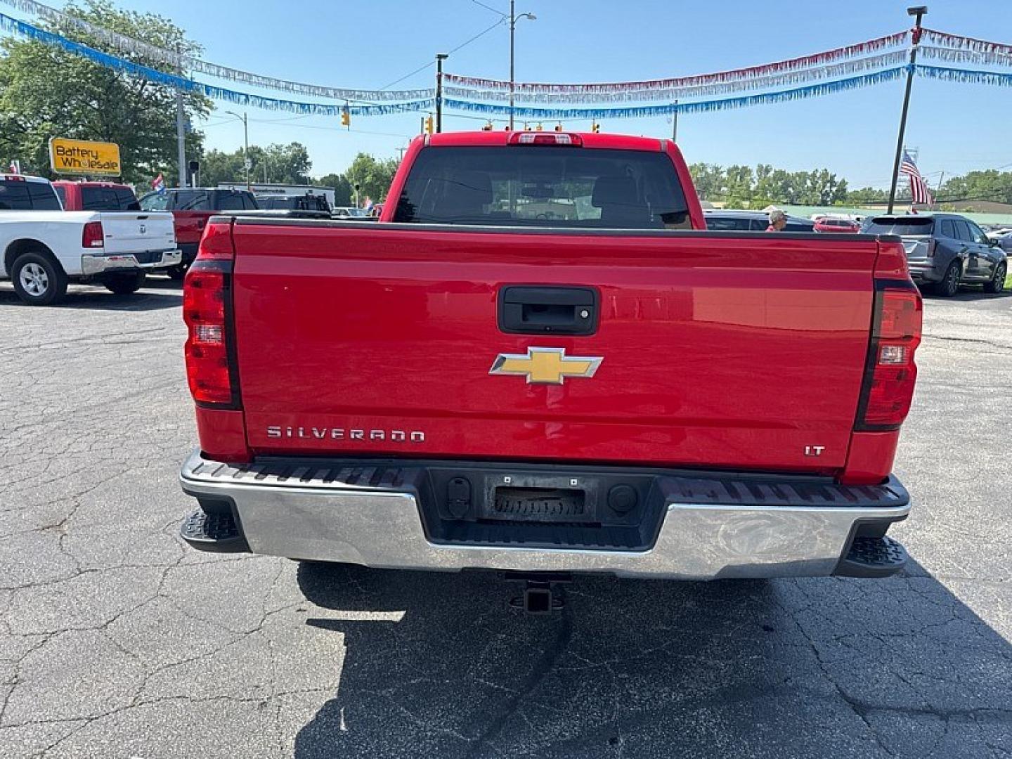 2018 RED /BLACK Chevrolet Silverado 1500 LT Double Cab 4WD (1GCVKREC8JZ) with an 5.3L V8 OHV 16V engine, 6A transmission, located at 3304 Woodville Road, Northwood, OH, 43619, (419) 210-8019, 41.612694, -83.480743 - Your #1 Destination for Auto Loans and mdash;No Matter Your Credit!At our dealership, we believe everyone deserves the opportunity to drive their dream car and mdash;whether you have good credit, bad credit, or no credit at all. With a wide selection of hundreds of cars, trucks, and SUVs, you'll fin- Photo#3