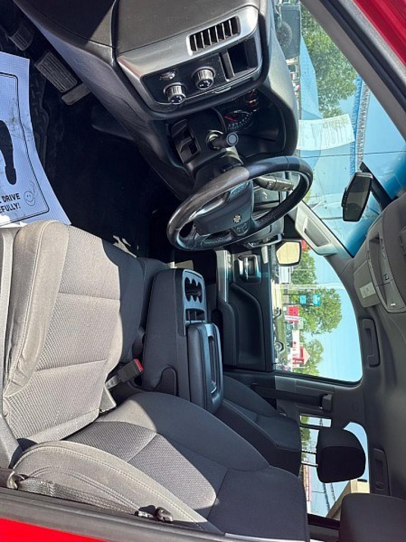 2018 RED /BLACK Chevrolet Silverado 1500 LT Double Cab 4WD (1GCVKREC8JZ) with an 5.3L V8 OHV 16V engine, 6A transmission, located at 3304 Woodville Road, Northwood, OH, 43619, (419) 210-8019, 41.612694, -83.480743 - Your #1 Destination for Auto Loans and mdash;No Matter Your Credit!At our dealership, we believe everyone deserves the opportunity to drive their dream car and mdash;whether you have good credit, bad credit, or no credit at all. With a wide selection of hundreds of cars, trucks, and SUVs, you'll fin- Photo#9