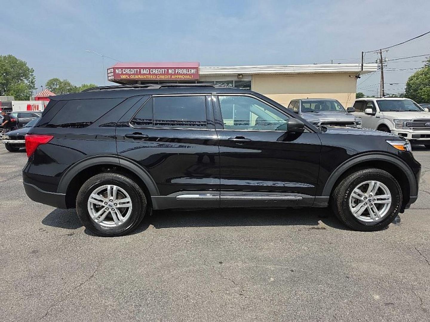 2022 BLACK /BLACK Ford Explorer XLT AWD (1FMSK8DH2NG) with an 2.3L L4 DOHC 16V engine, 10A transmission, located at 3304 Woodville Road, Northwood, OH, 43619, (419) 210-8019, 41.612694, -83.480743 - Your #1 Destination for Auto Loans and mdash;No Matter Your Credit!At our dealership, we believe everyone deserves the opportunity to drive their dream car and mdash;whether you have good credit, bad credit, or no credit at all. With a wide selection of hundreds of cars, trucks, and SUVs, you'll fin- Photo#5