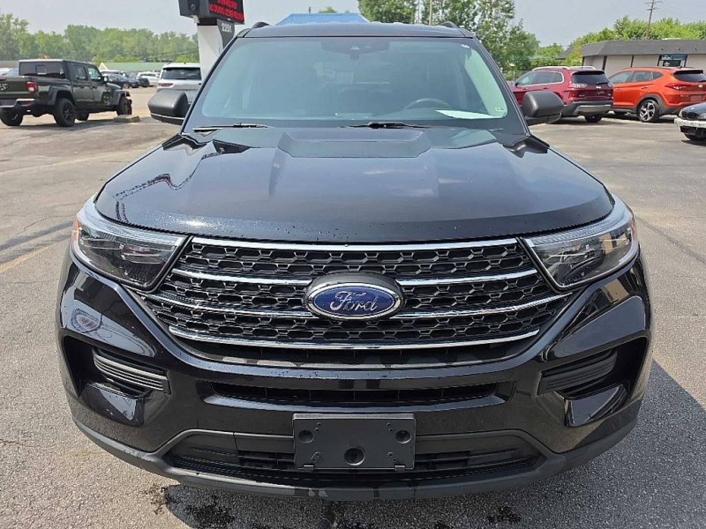 2022 BLACK /BLACK Ford Explorer XLT AWD (1FMSK8DH2NG) with an 2.3L L4 DOHC 16V engine, 10A transmission, located at 3304 Woodville Road, Northwood, OH, 43619, (419) 210-8019, 41.612694, -83.480743 - Your #1 Destination for Auto Loans and mdash;No Matter Your Credit!At our dealership, we believe everyone deserves the opportunity to drive their dream car and mdash;whether you have good credit, bad credit, or no credit at all. With a wide selection of hundreds of cars, trucks, and SUVs, you'll fin- Photo#7