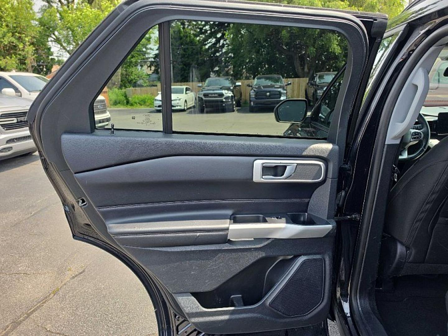 2022 BLACK /BLACK Ford Explorer XLT AWD (1FMSK8DH2NG) with an 2.3L L4 DOHC 16V engine, 10A transmission, located at 3304 Woodville Road, Northwood, OH, 43619, (419) 210-8019, 41.612694, -83.480743 - Your #1 Destination for Auto Loans and mdash;No Matter Your Credit!At our dealership, we believe everyone deserves the opportunity to drive their dream car and mdash;whether you have good credit, bad credit, or no credit at all. With a wide selection of hundreds of cars, trucks, and SUVs, you'll fin- Photo#10