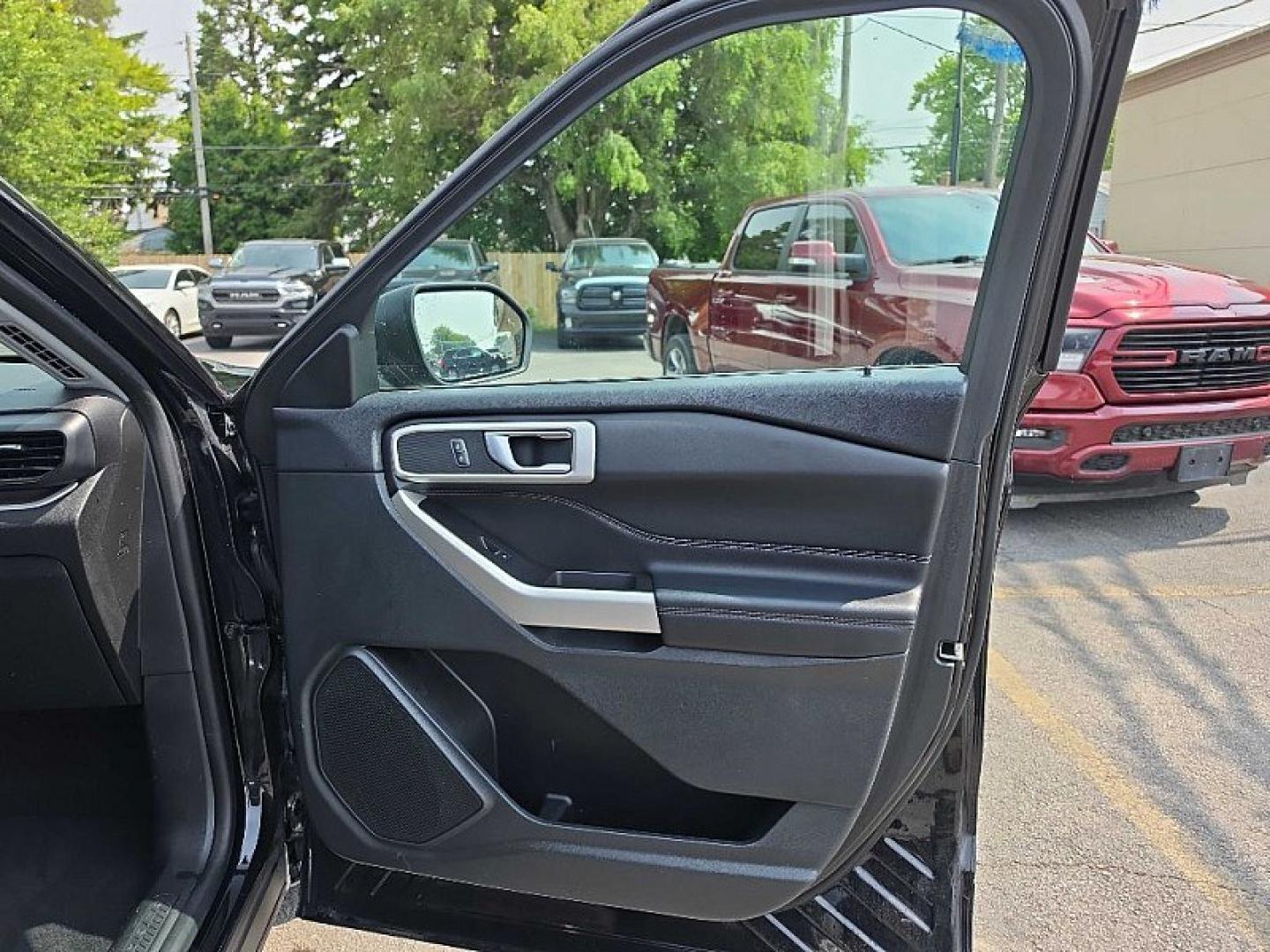 2022 BLACK /BLACK Ford Explorer XLT AWD (1FMSK8DH2NG) with an 2.3L L4 DOHC 16V engine, 10A transmission, located at 3304 Woodville Road, Northwood, OH, 43619, (419) 210-8019, 41.612694, -83.480743 - Your #1 Destination for Auto Loans and mdash;No Matter Your Credit!At our dealership, we believe everyone deserves the opportunity to drive their dream car and mdash;whether you have good credit, bad credit, or no credit at all. With a wide selection of hundreds of cars, trucks, and SUVs, you'll fin- Photo#17