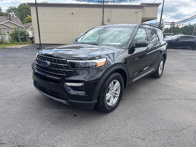 photo of 2023 Ford Explorer XLT