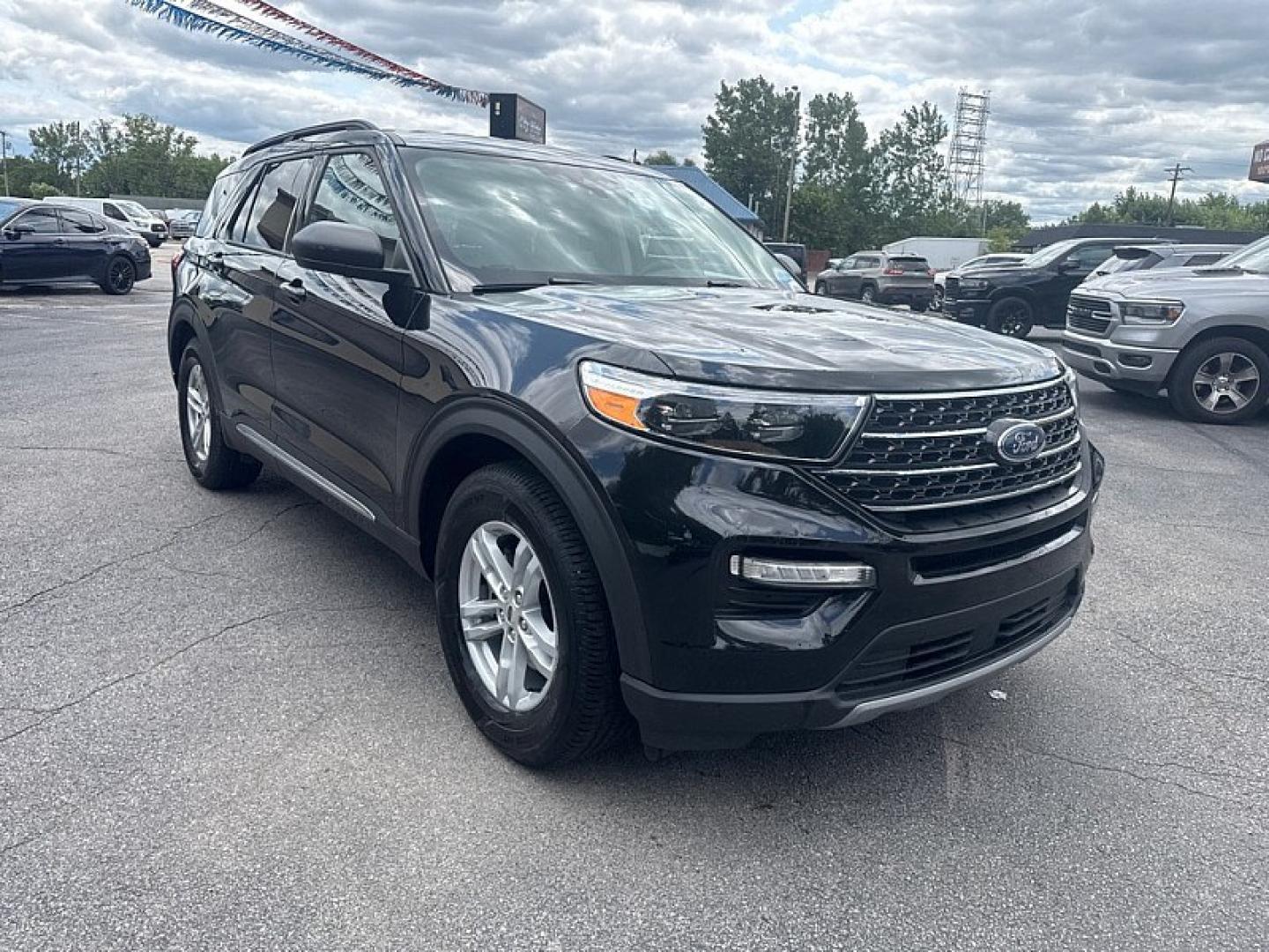 2023 BLACK /BEIGE Ford Explorer XLT (1FMSK7DH6PG) with an 2.3L L4 DOHC 16V engine, 10A transmission, located at 3304 Woodville Road, Northwood, OH, 43619, (419) 210-8019, 41.612694, -83.480743 - Your #1 Destination for Auto Loans and mdash;No Matter Your Credit!At our dealership, we believe everyone deserves the opportunity to drive their dream car and mdash;whether you have good credit, bad credit, or no credit at all. With a wide selection of hundreds of cars, trucks, and SUVs, you'll fin- Photo#6