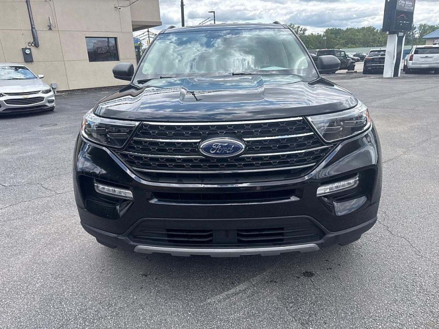2023 BLACK /BEIGE Ford Explorer XLT (1FMSK7DH6PG) with an 2.3L L4 DOHC 16V engine, 10A transmission, located at 3304 Woodville Road, Northwood, OH, 43619, (419) 210-8019, 41.612694, -83.480743 - Your #1 Destination for Auto Loans and mdash;No Matter Your Credit!At our dealership, we believe everyone deserves the opportunity to drive their dream car and mdash;whether you have good credit, bad credit, or no credit at all. With a wide selection of hundreds of cars, trucks, and SUVs, you'll fin- Photo#7