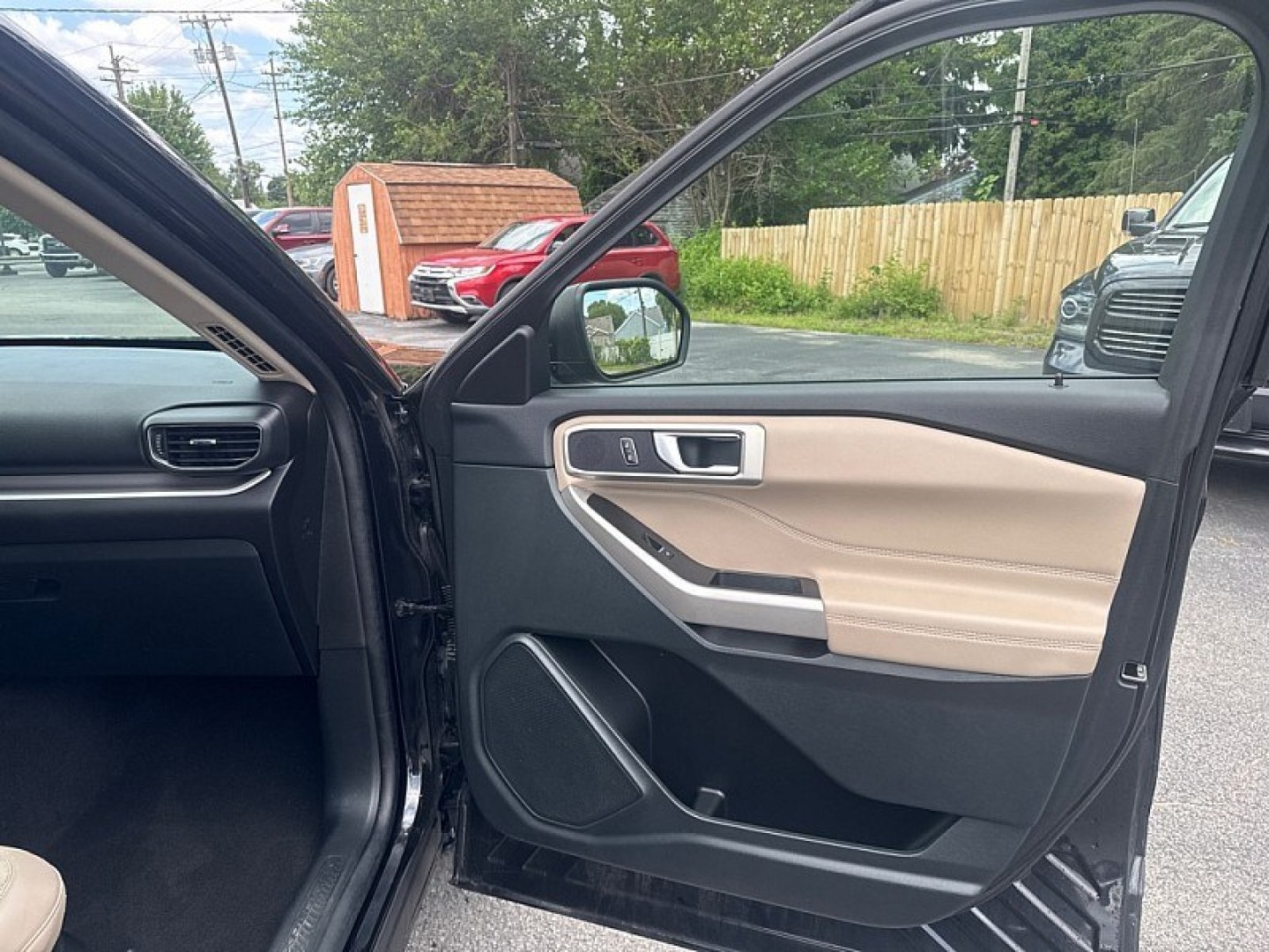 2023 BLACK /BEIGE Ford Explorer XLT (1FMSK7DH6PG) with an 2.3L L4 DOHC 16V engine, 10A transmission, located at 3304 Woodville Road, Northwood, OH, 43619, (419) 210-8019, 41.612694, -83.480743 - Your #1 Destination for Auto Loans and mdash;No Matter Your Credit!At our dealership, we believe everyone deserves the opportunity to drive their dream car and mdash;whether you have good credit, bad credit, or no credit at all. With a wide selection of hundreds of cars, trucks, and SUVs, you'll fin- Photo#17