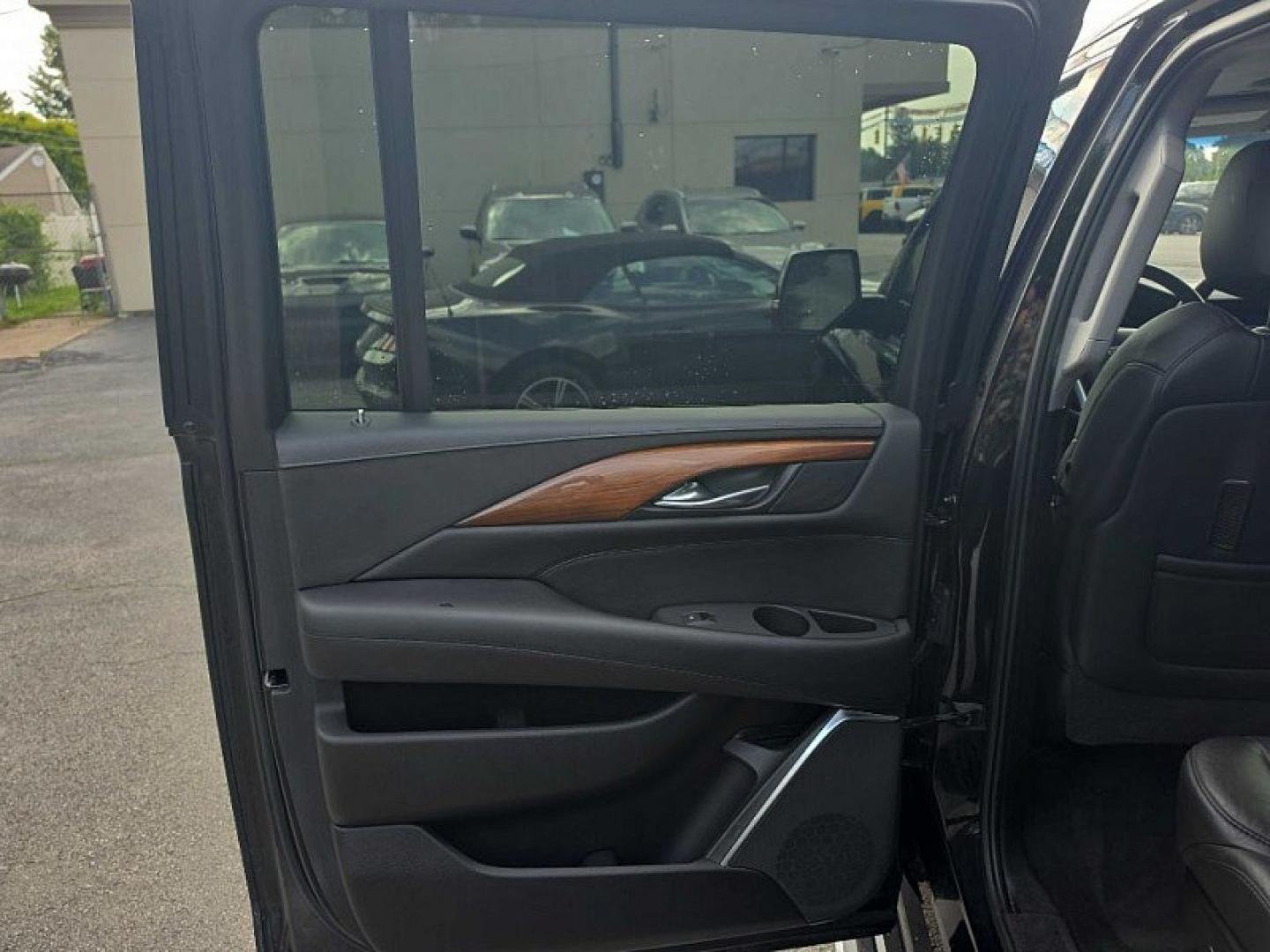 2017 BLACK /BLACK Cadillac Escalade ESV Premium 4WD (1GYS4JKJXHR) with an 6.2L V8 OHV 16V FFV engine, 8A transmission, located at 3304 Woodville Road, Northwood, OH, 43619, (419) 210-8019, 41.612694, -83.480743 - Your #1 Destination for Auto Loans and mdash;No Matter Your Credit!At our dealership, we believe everyone deserves the opportunity to drive their dream car and mdash;whether you have good credit, bad credit, or no credit at all. With a wide selection of hundreds of cars, trucks, and SUVs, you'll fin- Photo#10