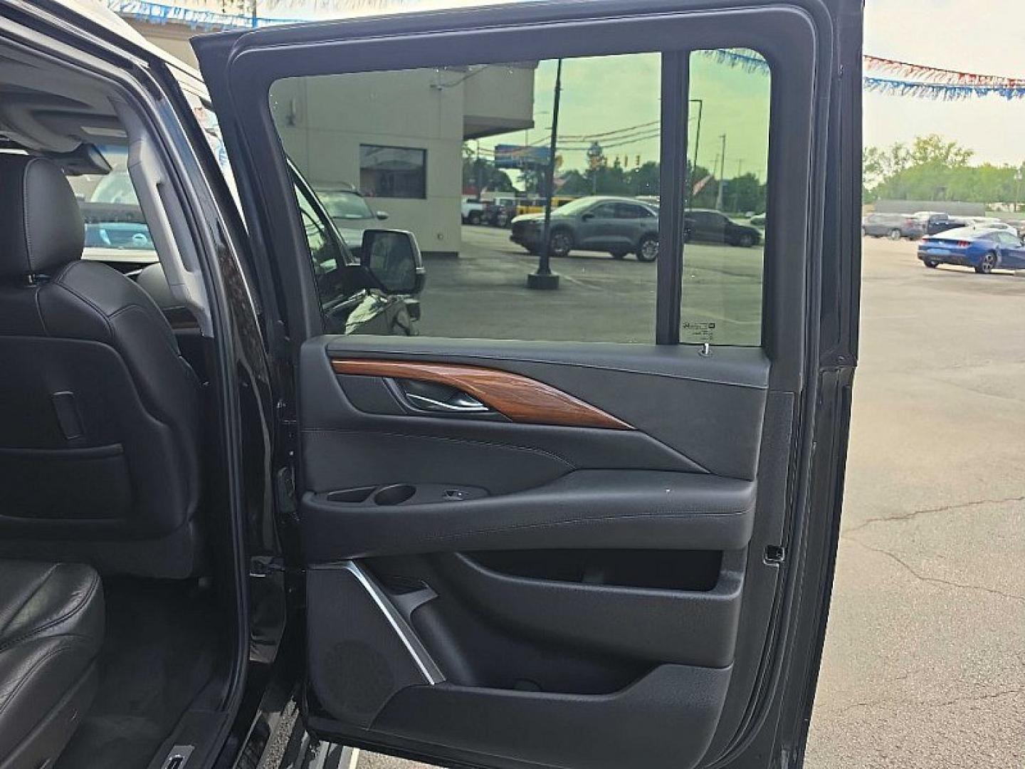2017 BLACK /BLACK Cadillac Escalade ESV Premium 4WD (1GYS4JKJXHR) with an 6.2L V8 OHV 16V FFV engine, 8A transmission, located at 3304 Woodville Road, Northwood, OH, 43619, (419) 210-8019, 41.612694, -83.480743 - Your #1 Destination for Auto Loans and mdash;No Matter Your Credit!At our dealership, we believe everyone deserves the opportunity to drive their dream car and mdash;whether you have good credit, bad credit, or no credit at all. With a wide selection of hundreds of cars, trucks, and SUVs, you'll fin- Photo#15